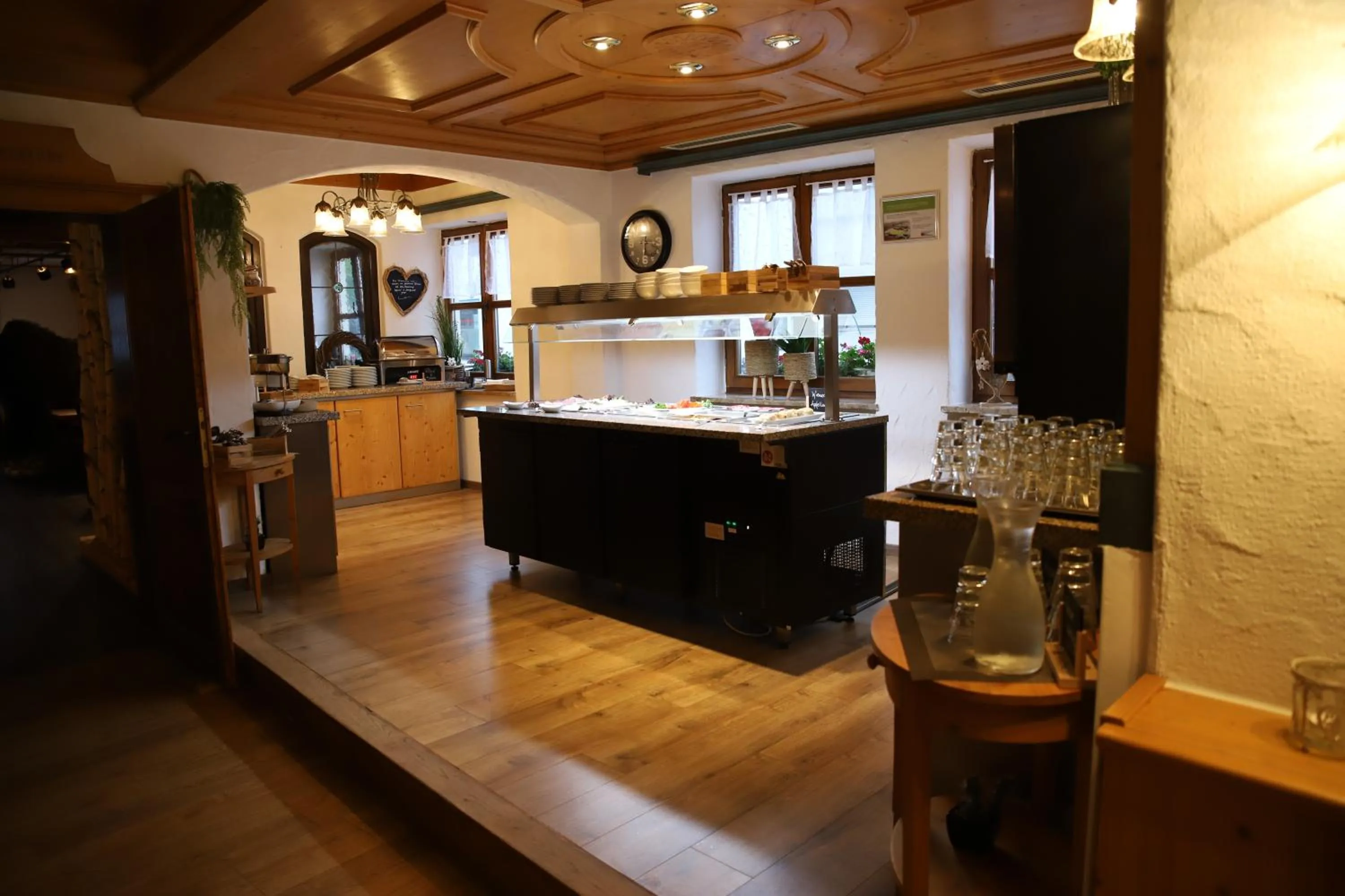 Buffet breakfast in Hotel zur Isar