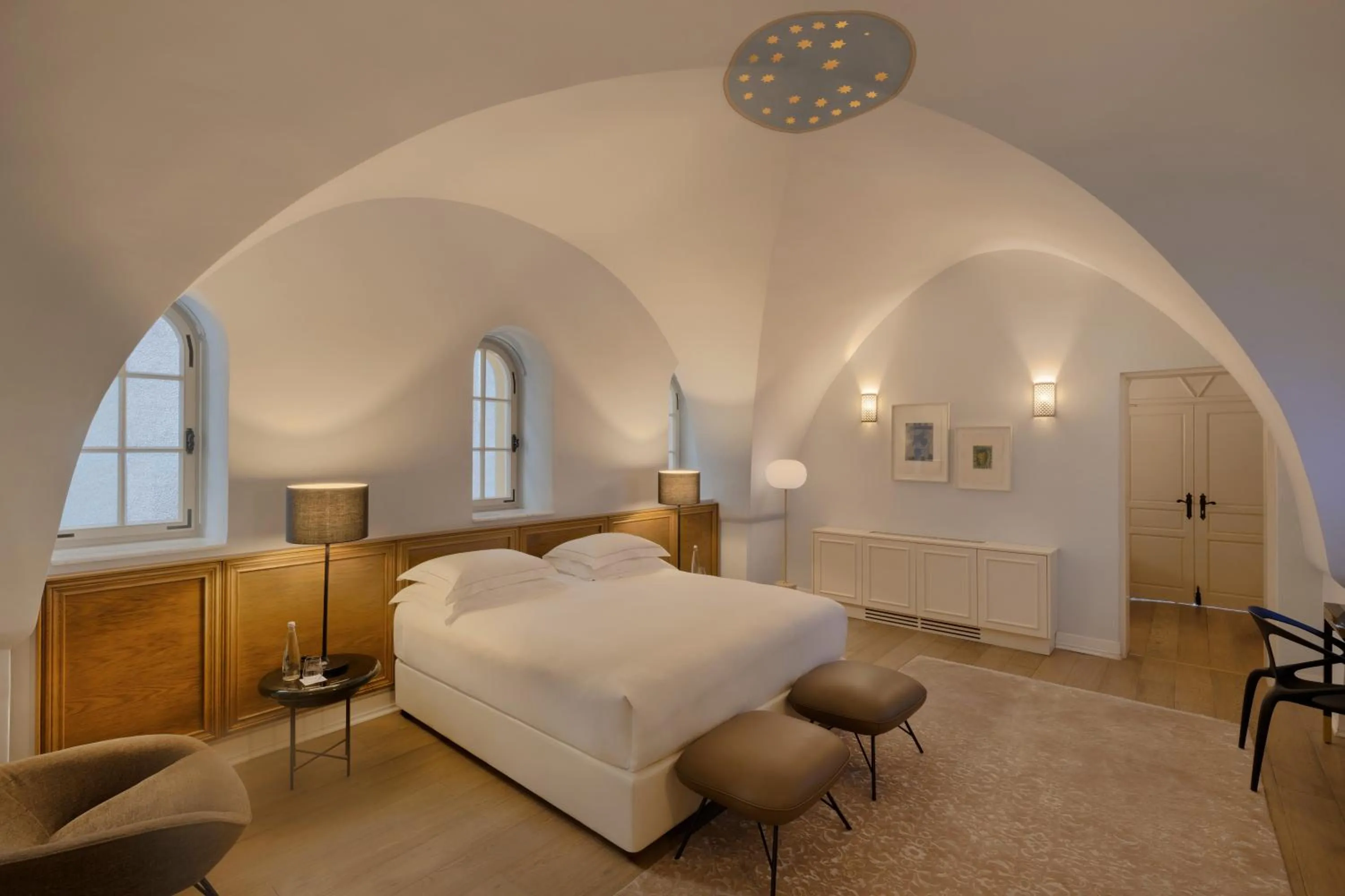 Bed in The Drisco Hotel Tel Aviv - Relais & Châteaux