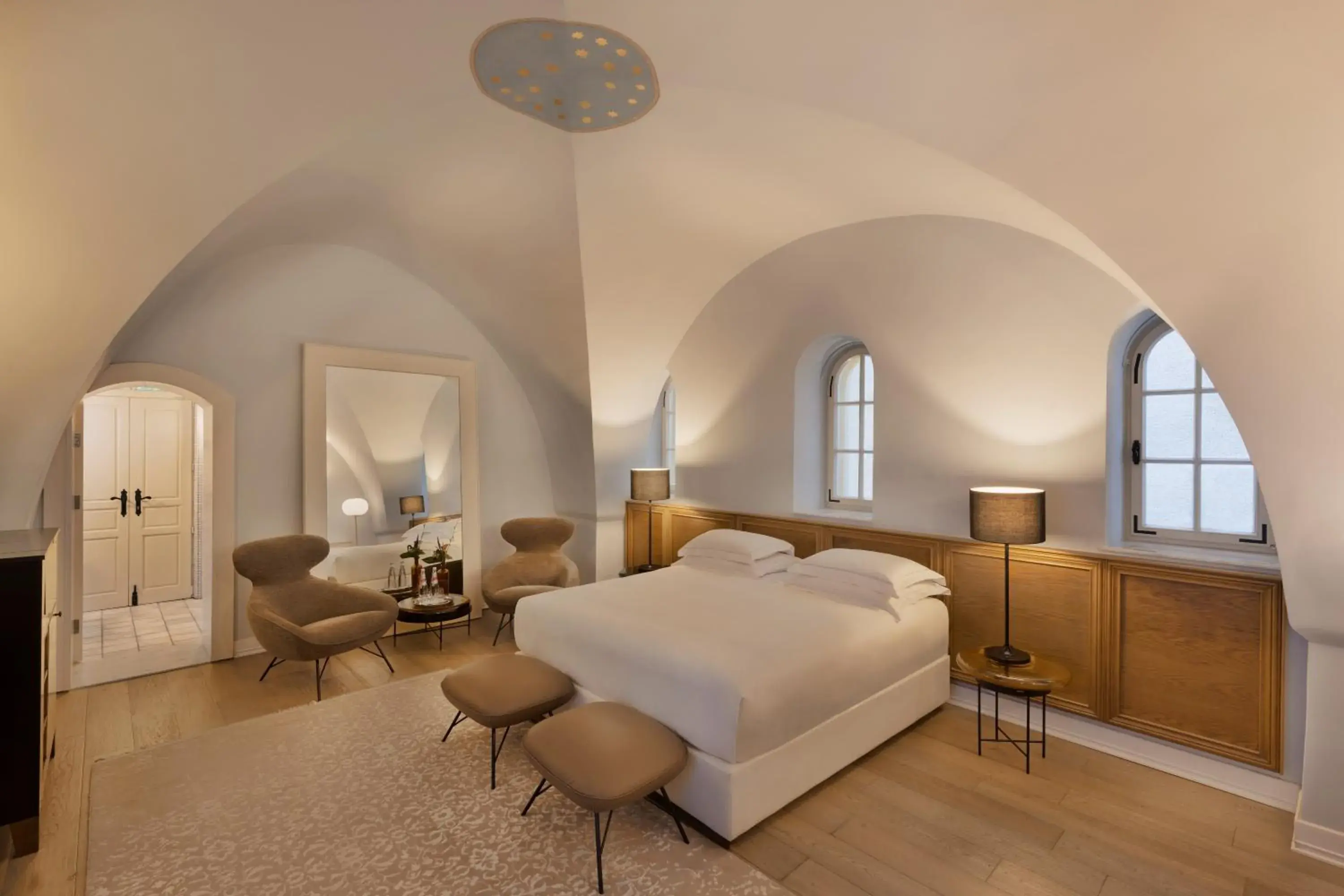 Bed in The Drisco Hotel Tel Aviv - Relais & Châteaux Bed in The Drisco Hotel Tel Aviv - Relais & Châteaux