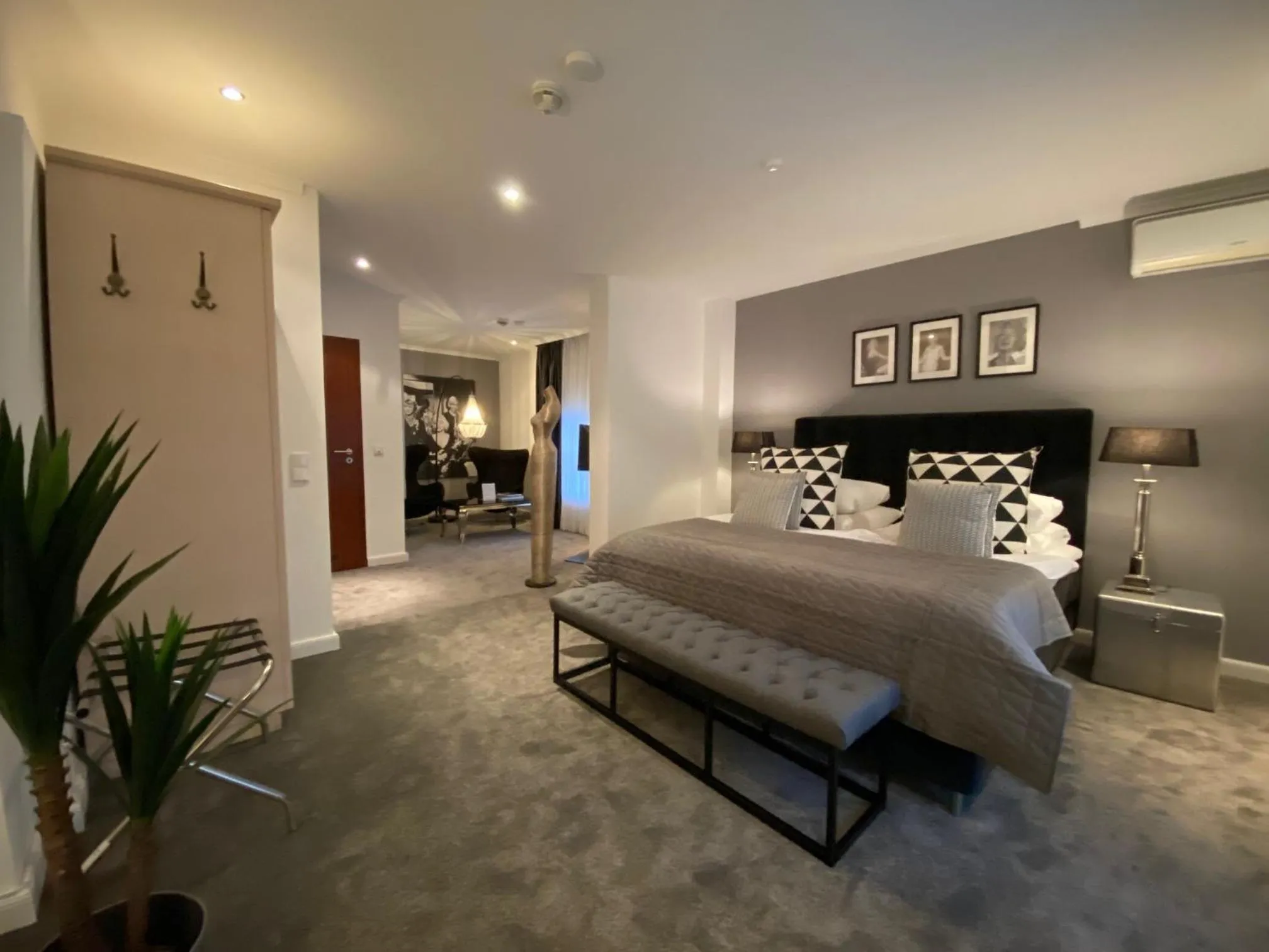 Photo of the whole room, Bed in Parkhotel Bielefeld