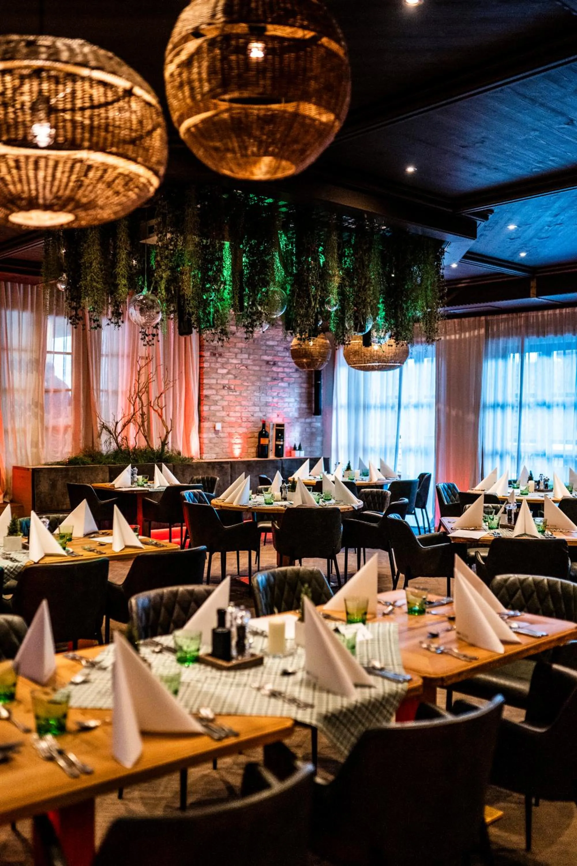 Restaurant/places to eat in Lifestyle Hotel eder