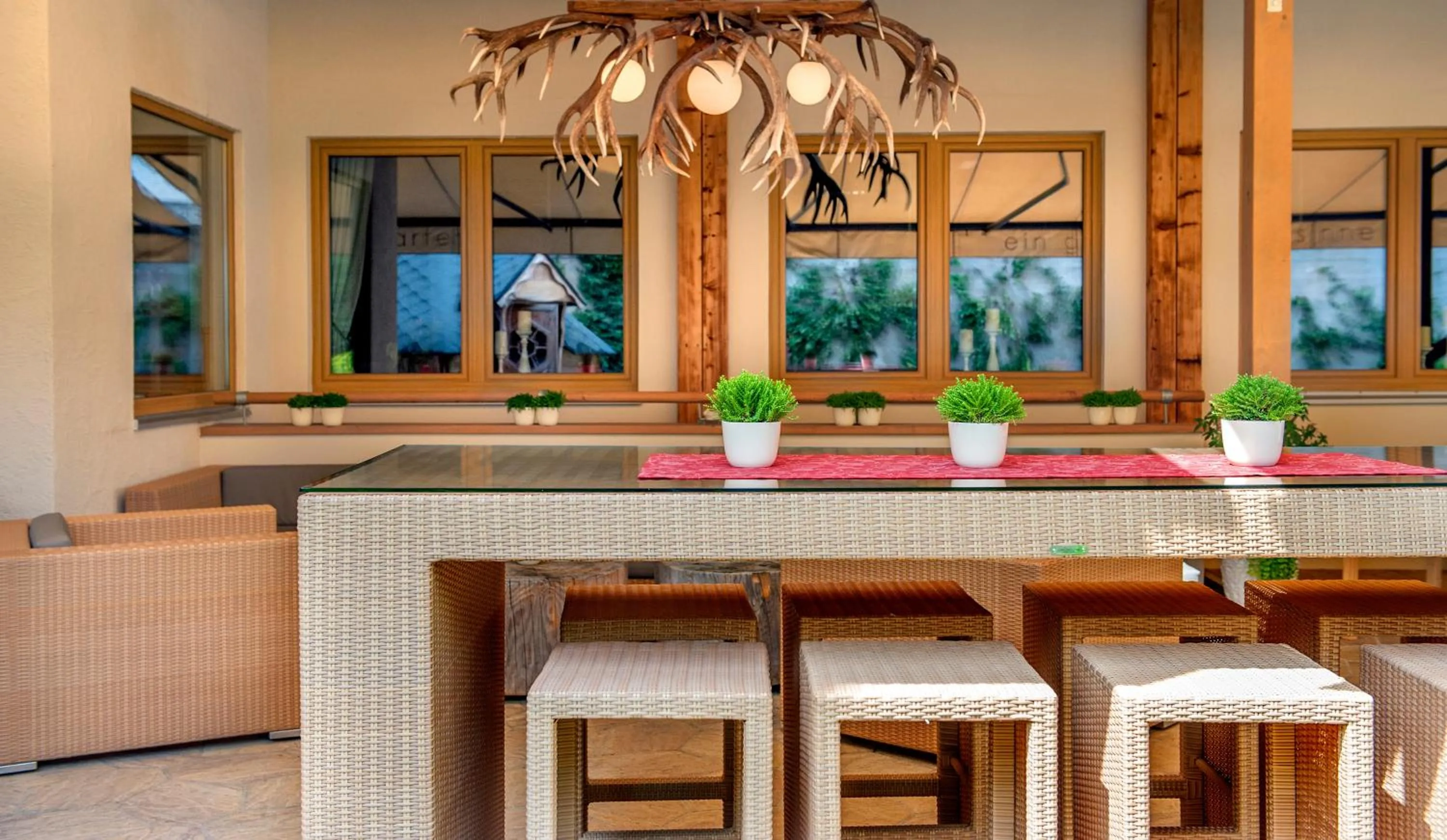 Restaurant/places to eat in Lifestyle Hotel eder