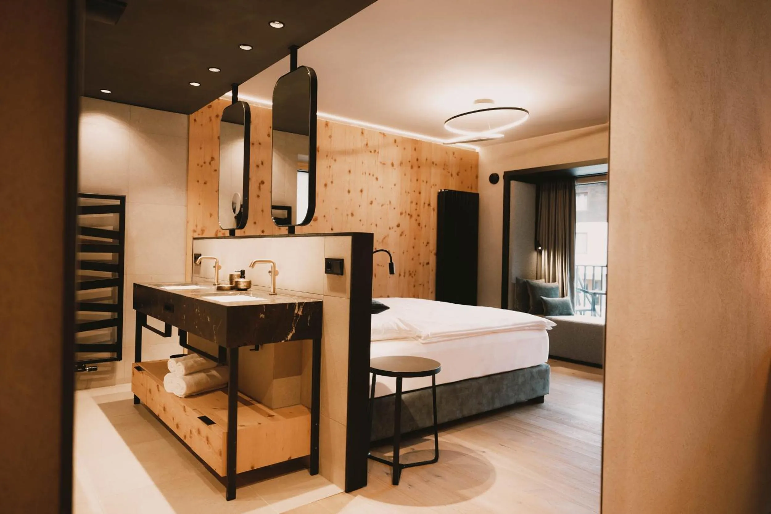 Bathroom, Bed in Familotel Kindl