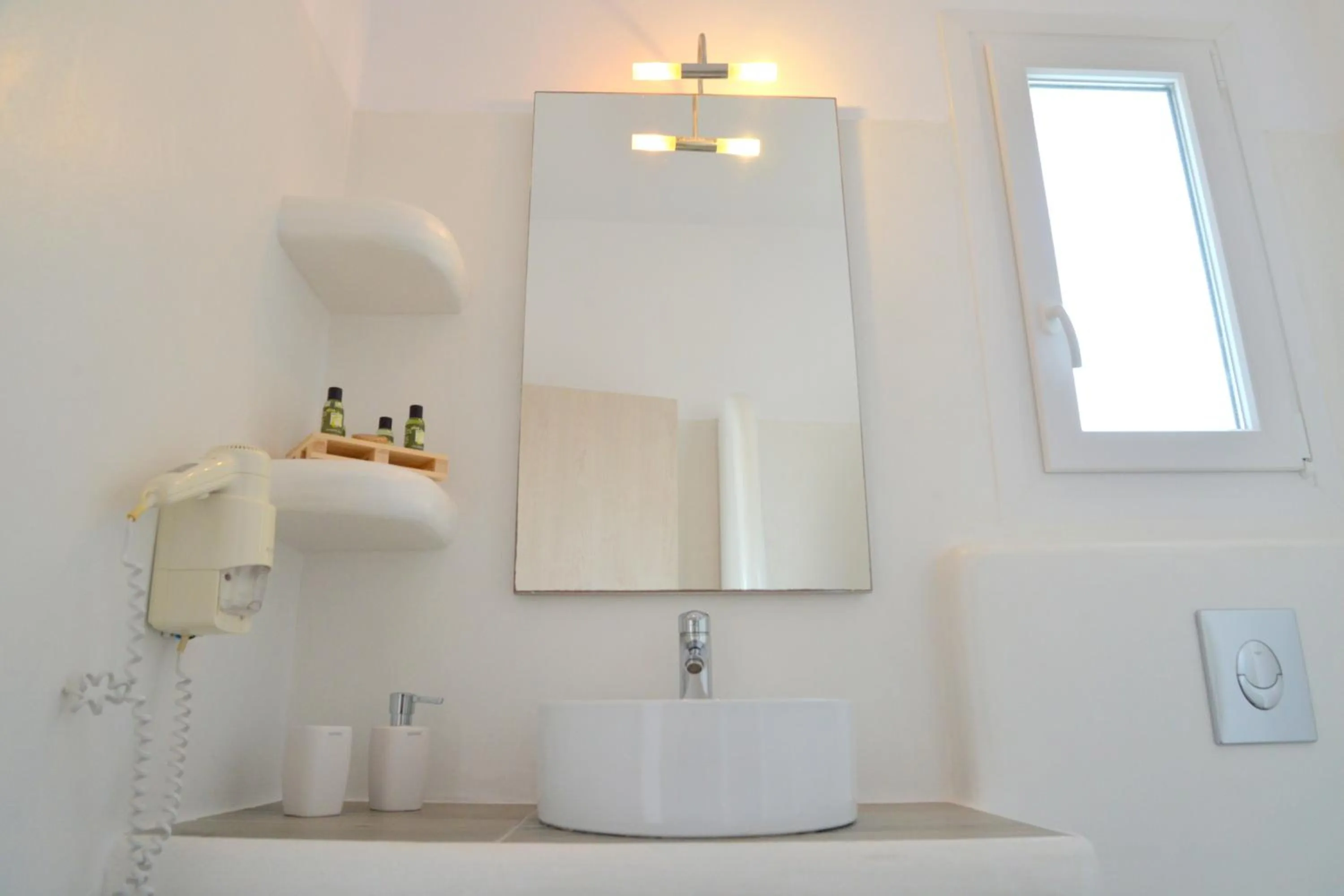 Bathroom in Glaronisia Hotel