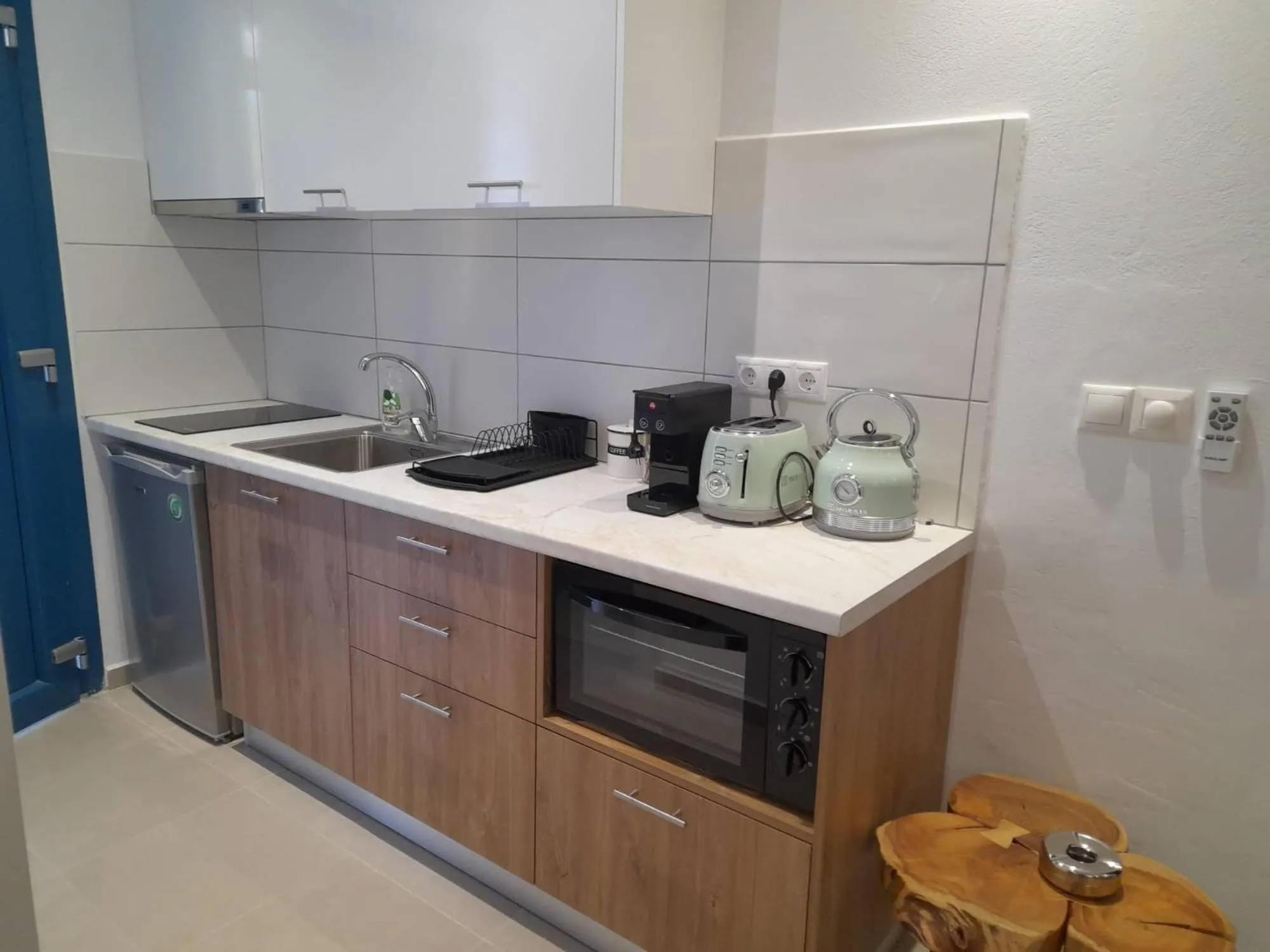 Kitchen or kitchenette in Glaronisia Hotel