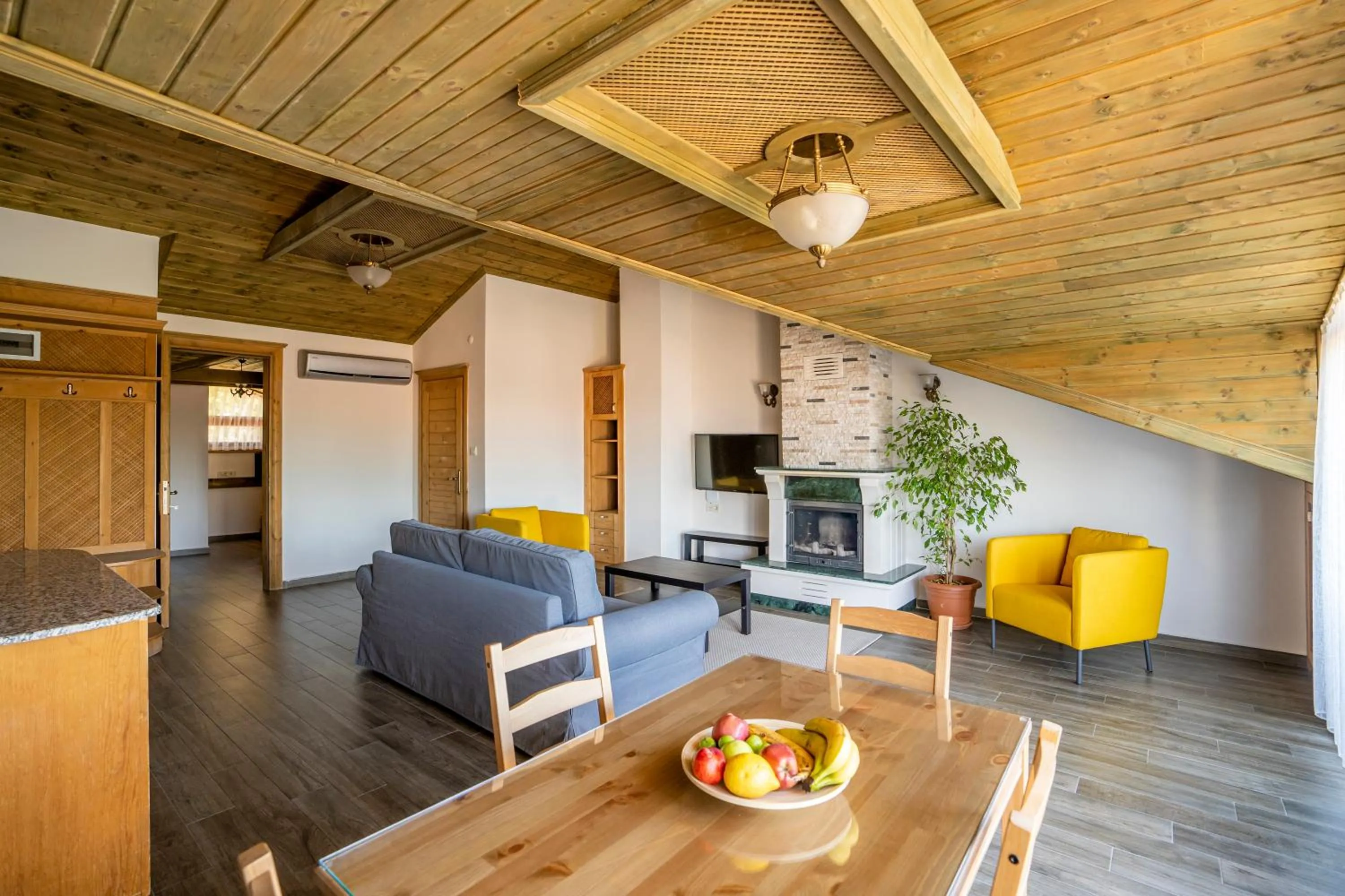 Dining area in XOX Apart Hotel