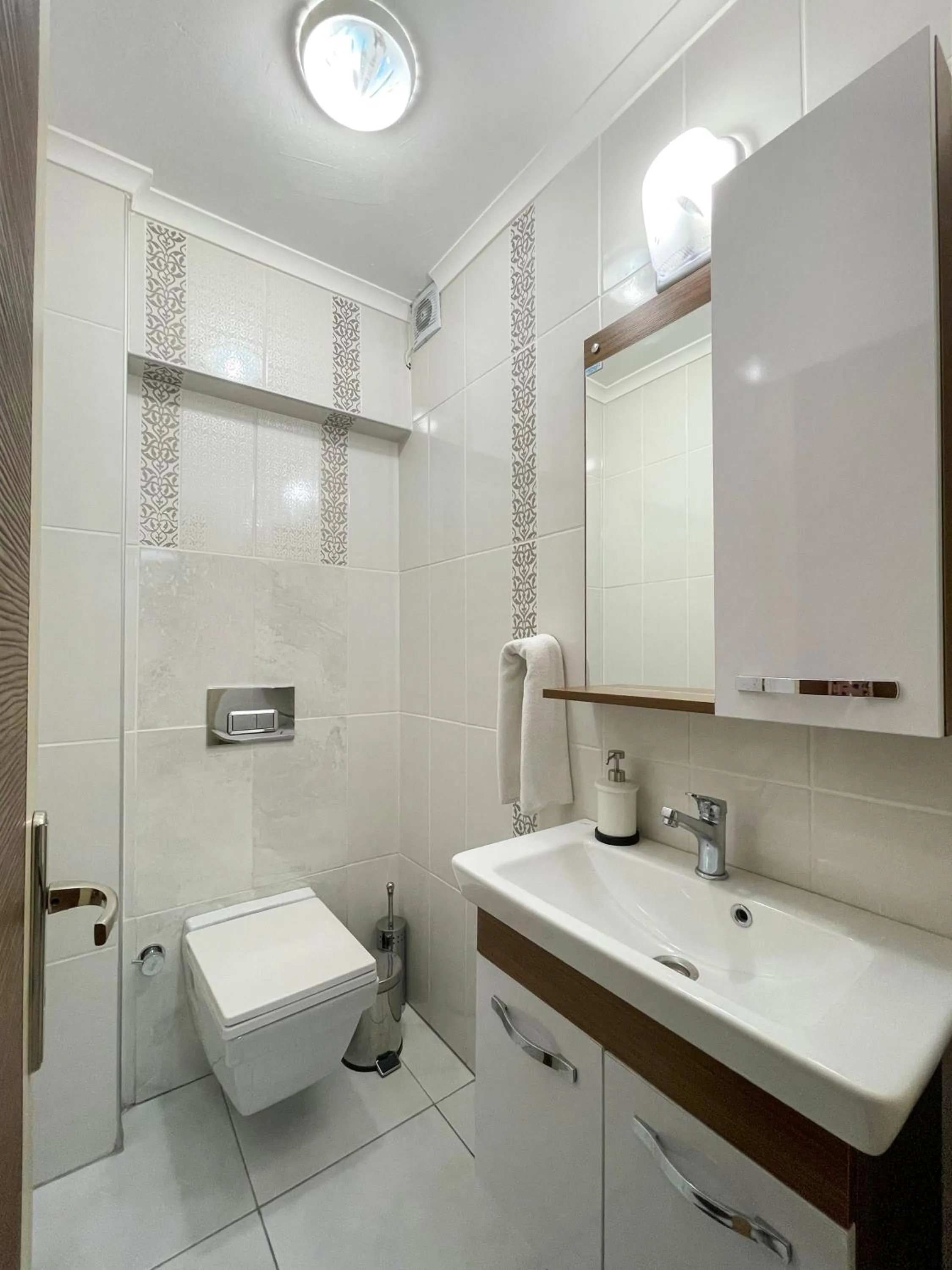 Toilet in XOX Apart Hotel