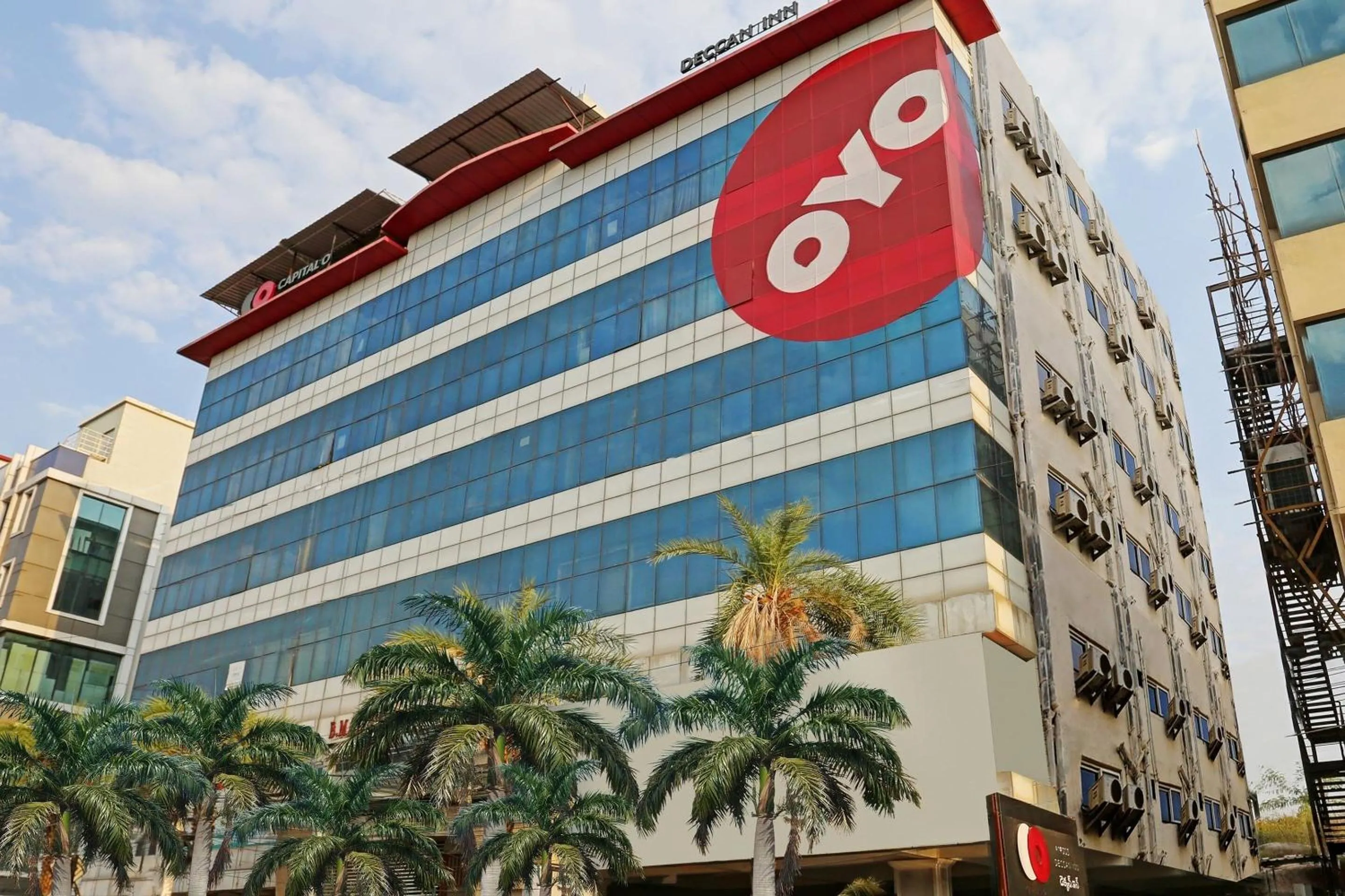 Facade/entrance in Townhouse Halcyon Deccan Inn Near Shilparamam