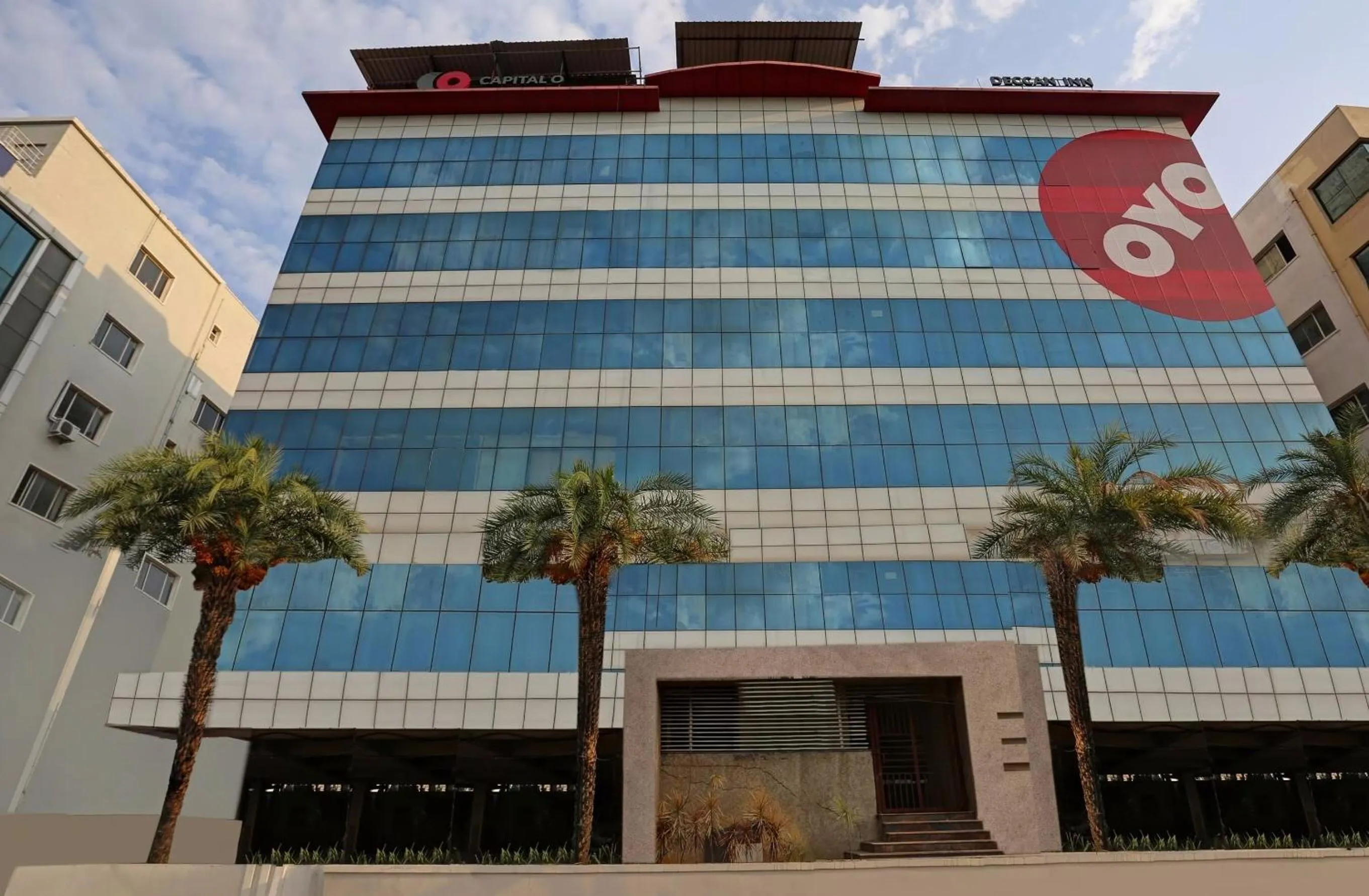 Facade/entrance in Townhouse Halcyon Deccan Inn Near Shilparamam