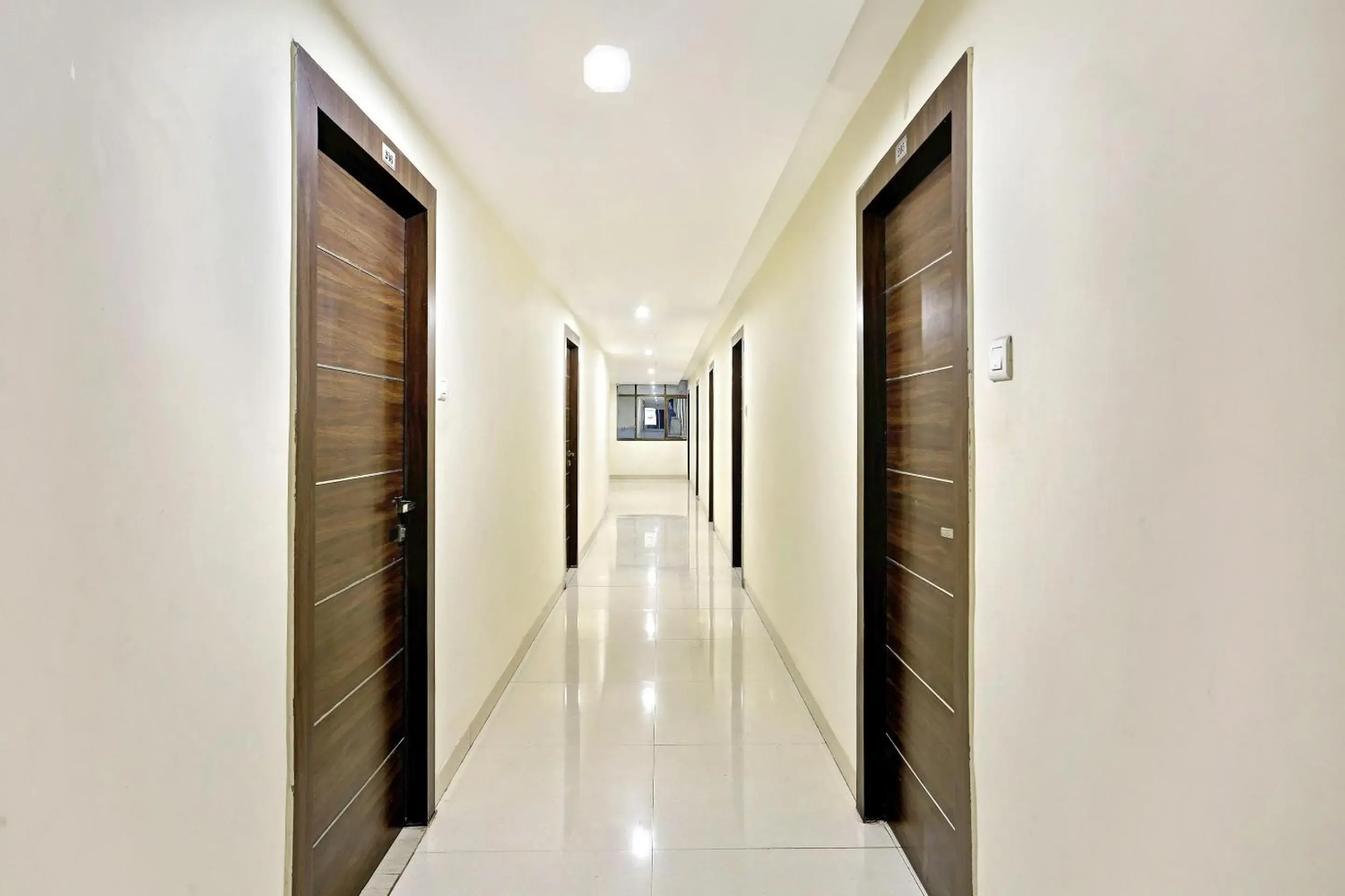 Lobby or reception in Townhouse Halcyon Deccan Inn Near Shilparamam Lobby or reception in Townhouse Halcyon Deccan Inn Near Shilparamam