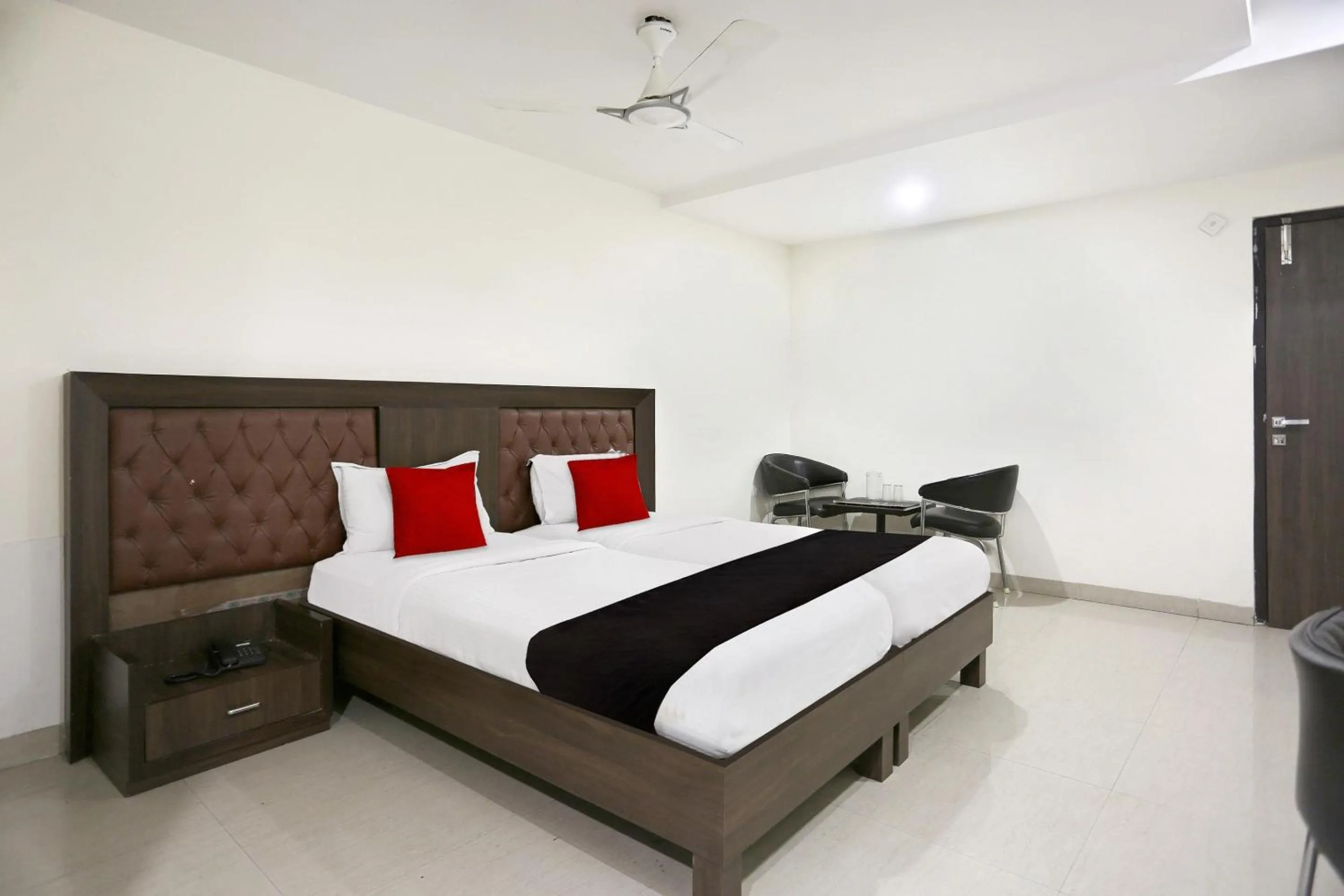 Lobby or reception, Bed in Townhouse Halcyon Deccan Inn Near Shilparamam