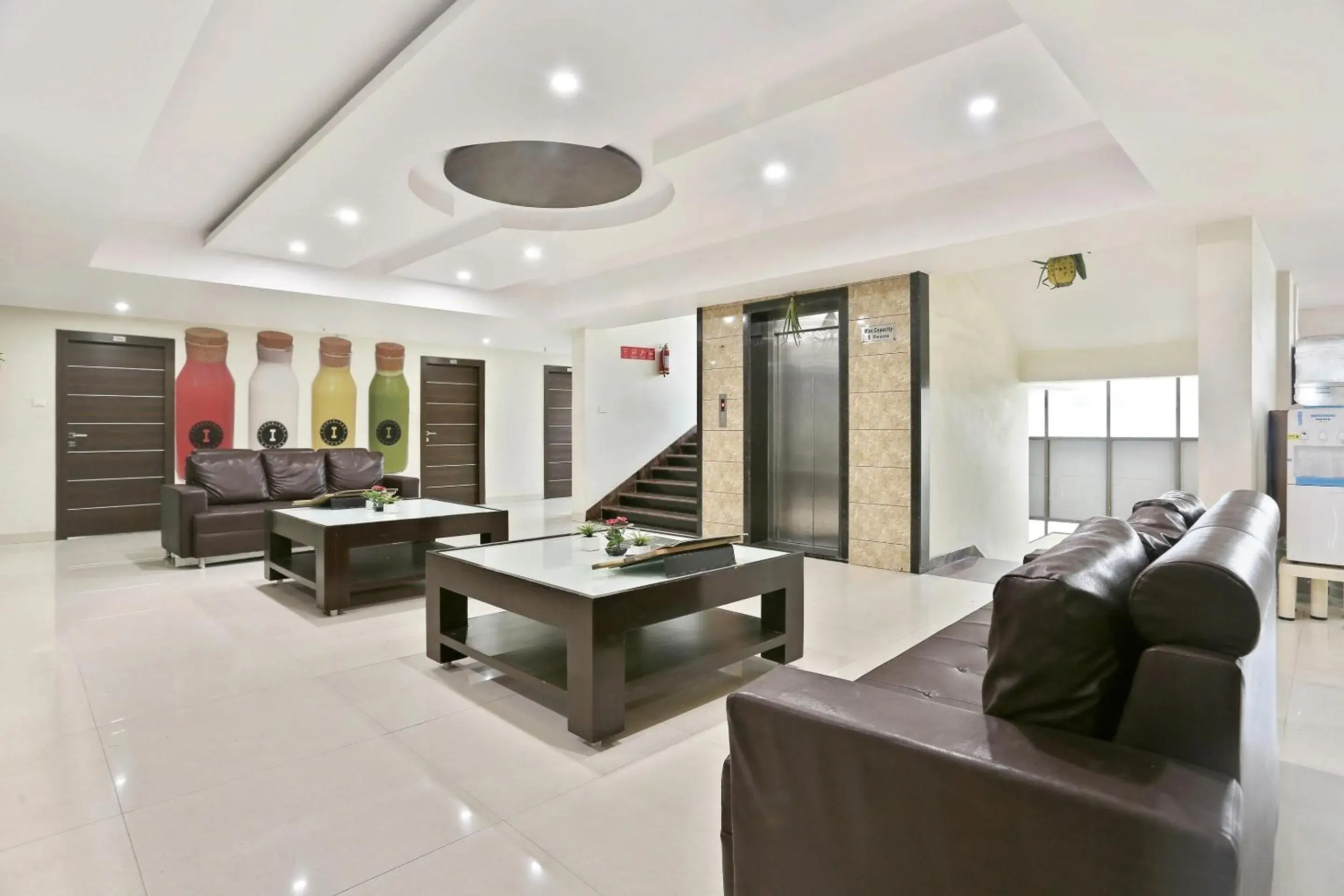 Lobby or reception in Townhouse Halcyon Deccan Inn Near Shilparamam Lobby or reception in Townhouse Halcyon Deccan Inn Near Shilparamam