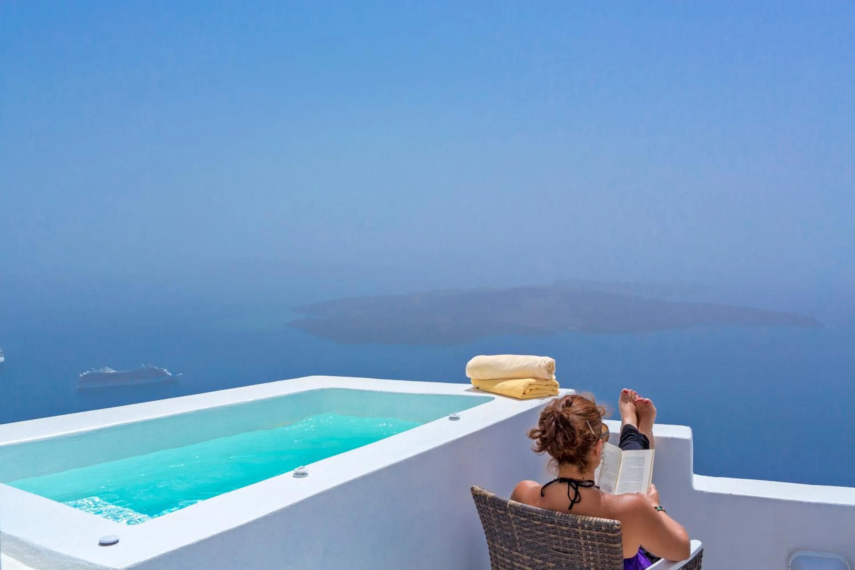 Hot Tub in Avianto Suites