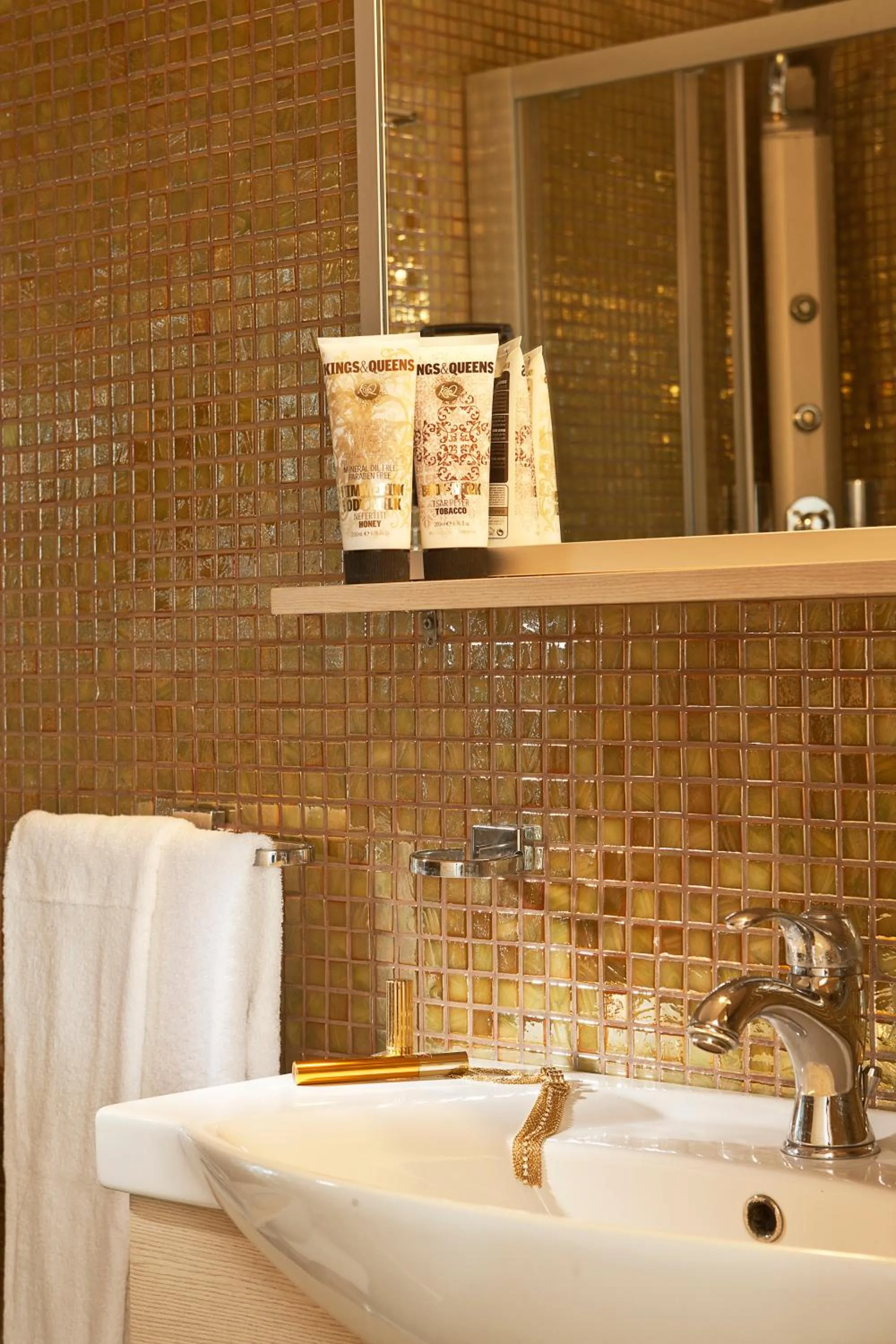 Bathroom in Avianto Suites