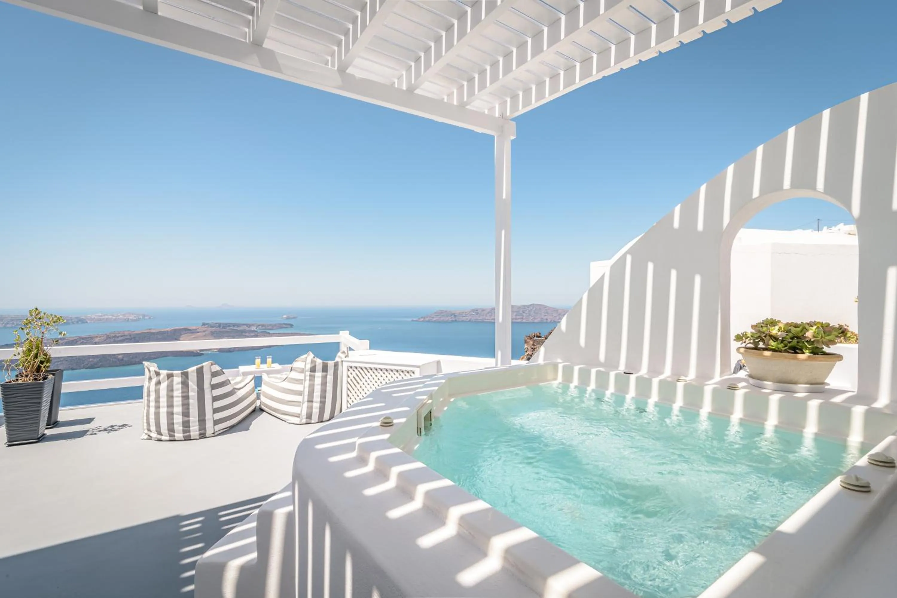 Hot Tub in Avianto Suites