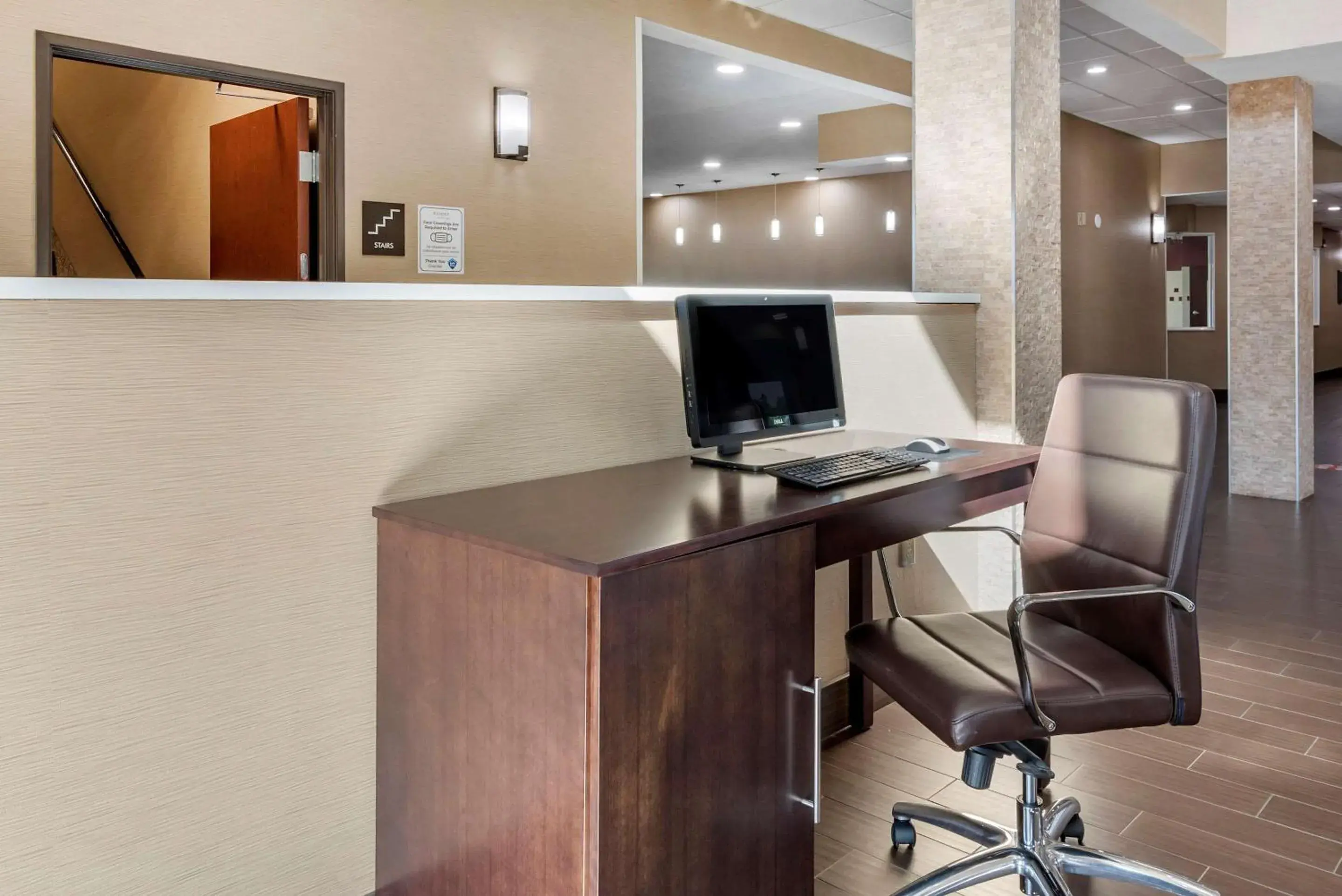 On site, Lobby/Reception in Comfort Inn Portland near I-84 and I-205