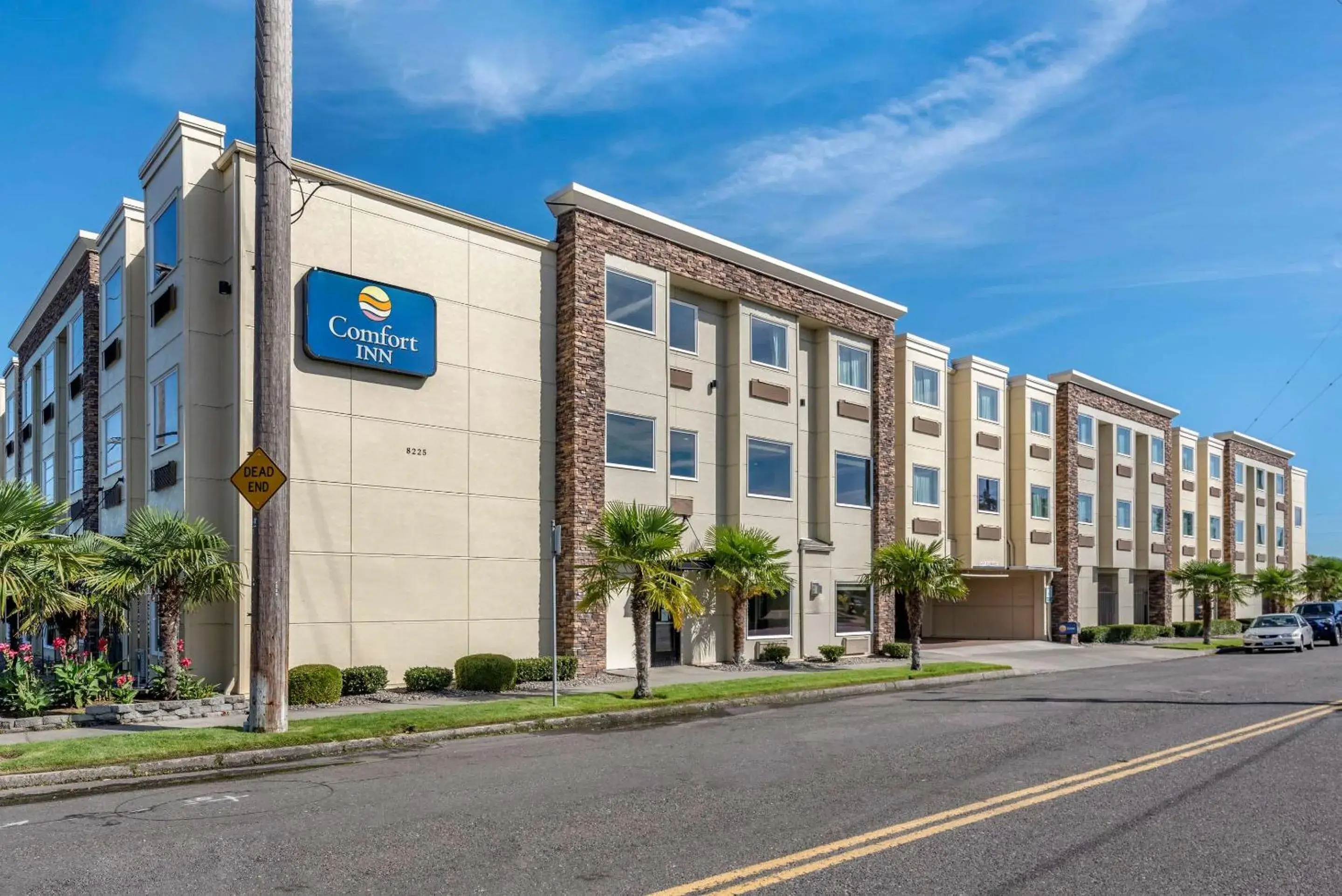 Property Building in Comfort Inn Portland near I-84 and I-205