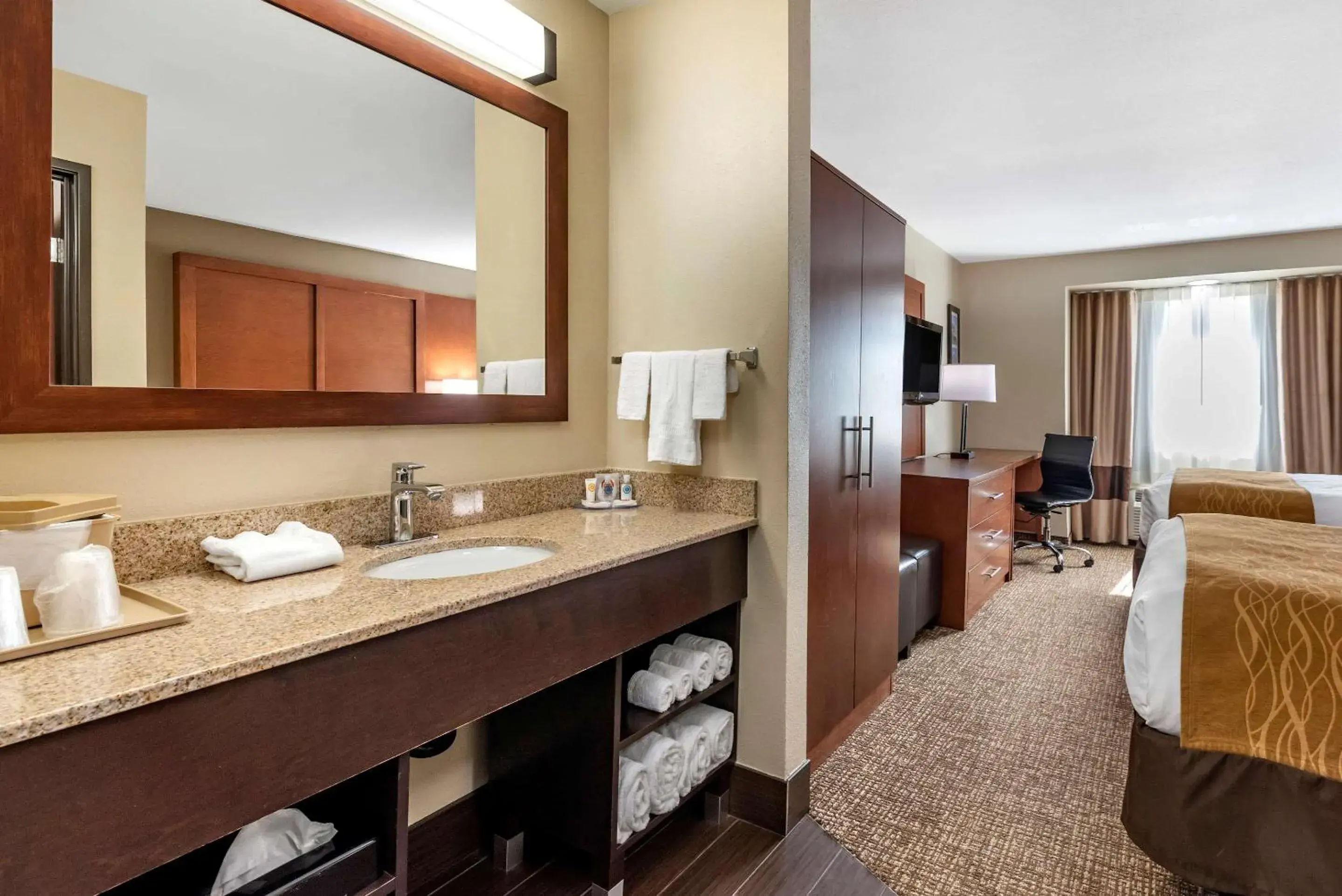 Photo of the whole room, Bathroom in Comfort Inn Portland near I-84 and I-205