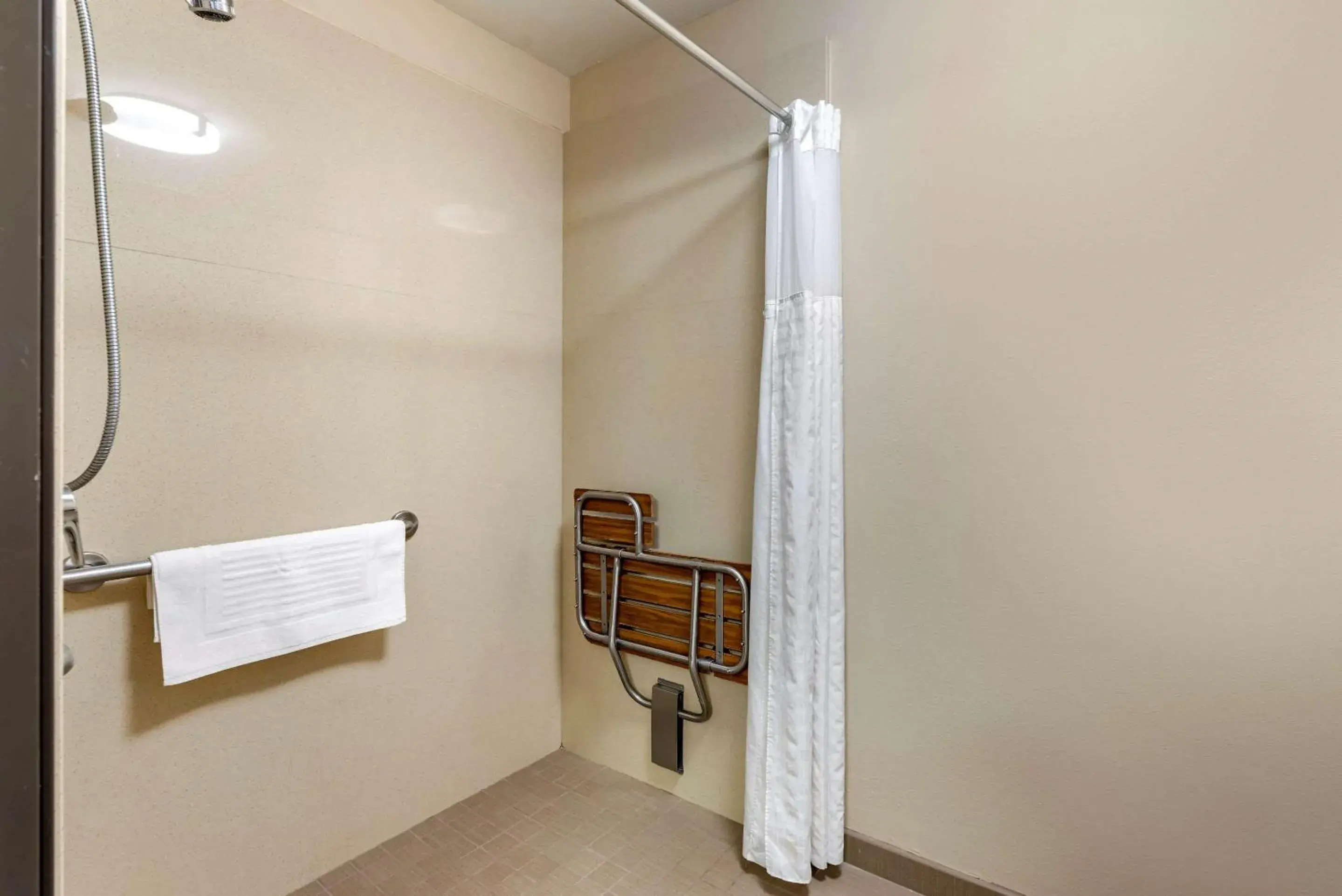 Shower, Bathroom in Comfort Inn Portland near I-84 and I-205