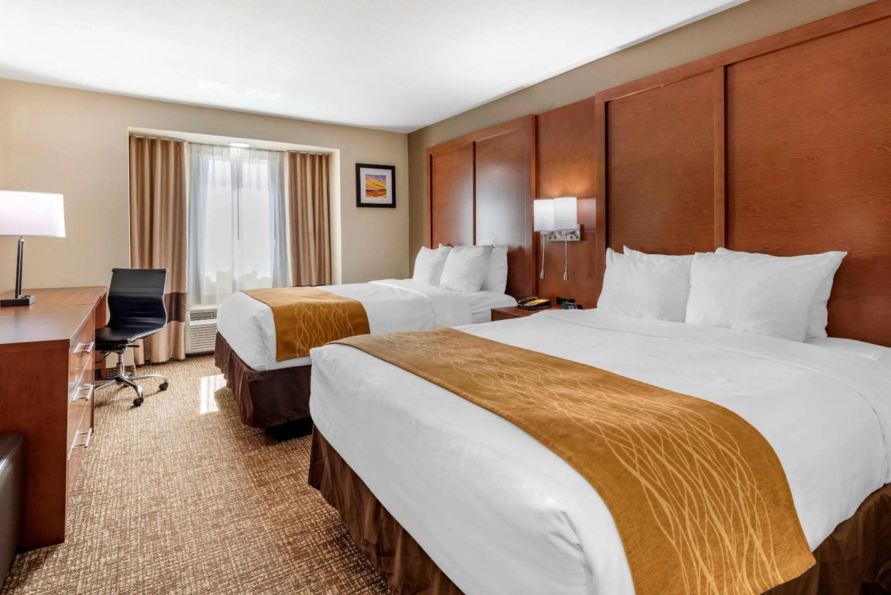 Photo of the whole room in Comfort Inn Portland near I-84 and I-205