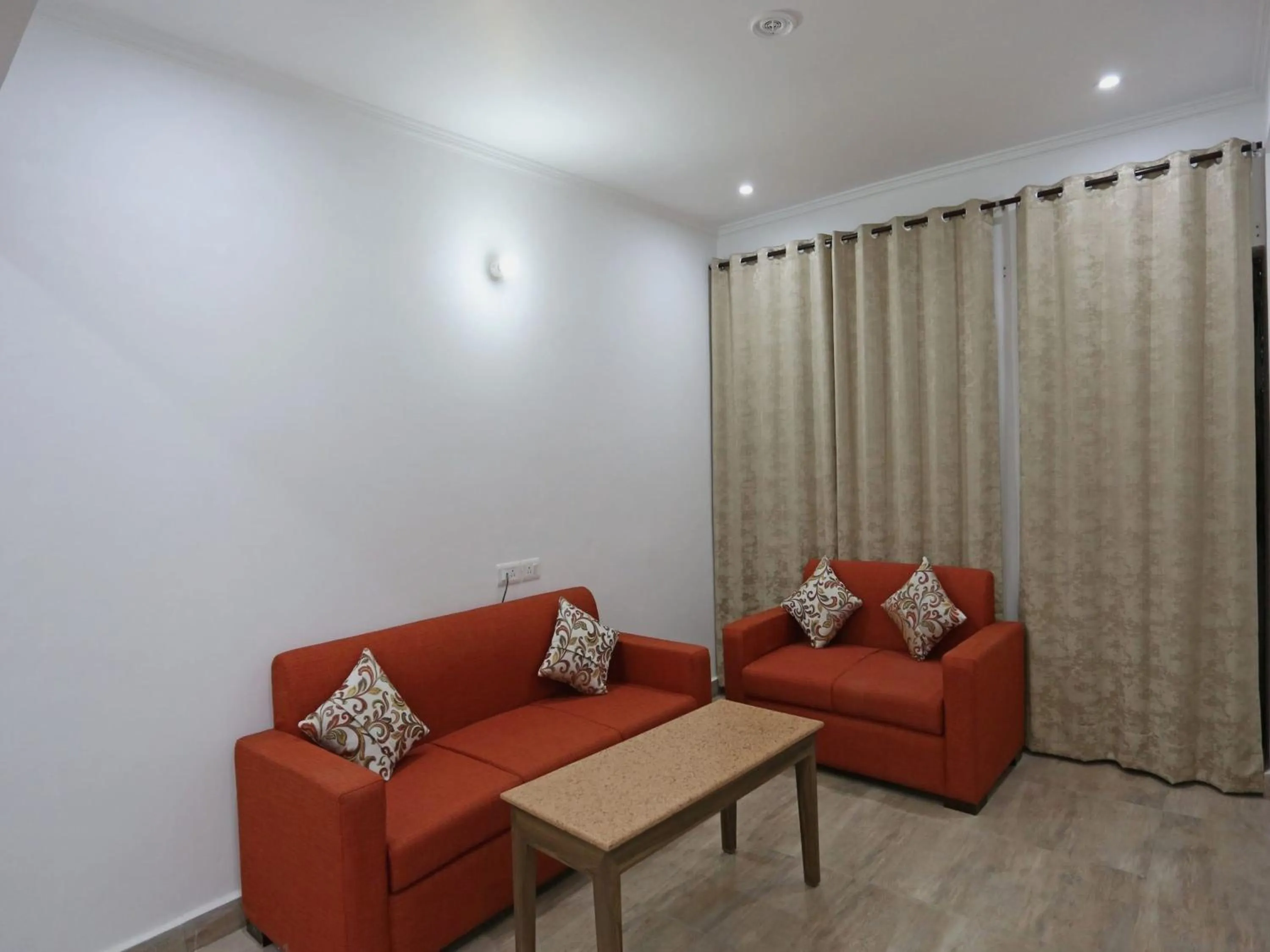 Lobby or reception in Super OYO Summer King