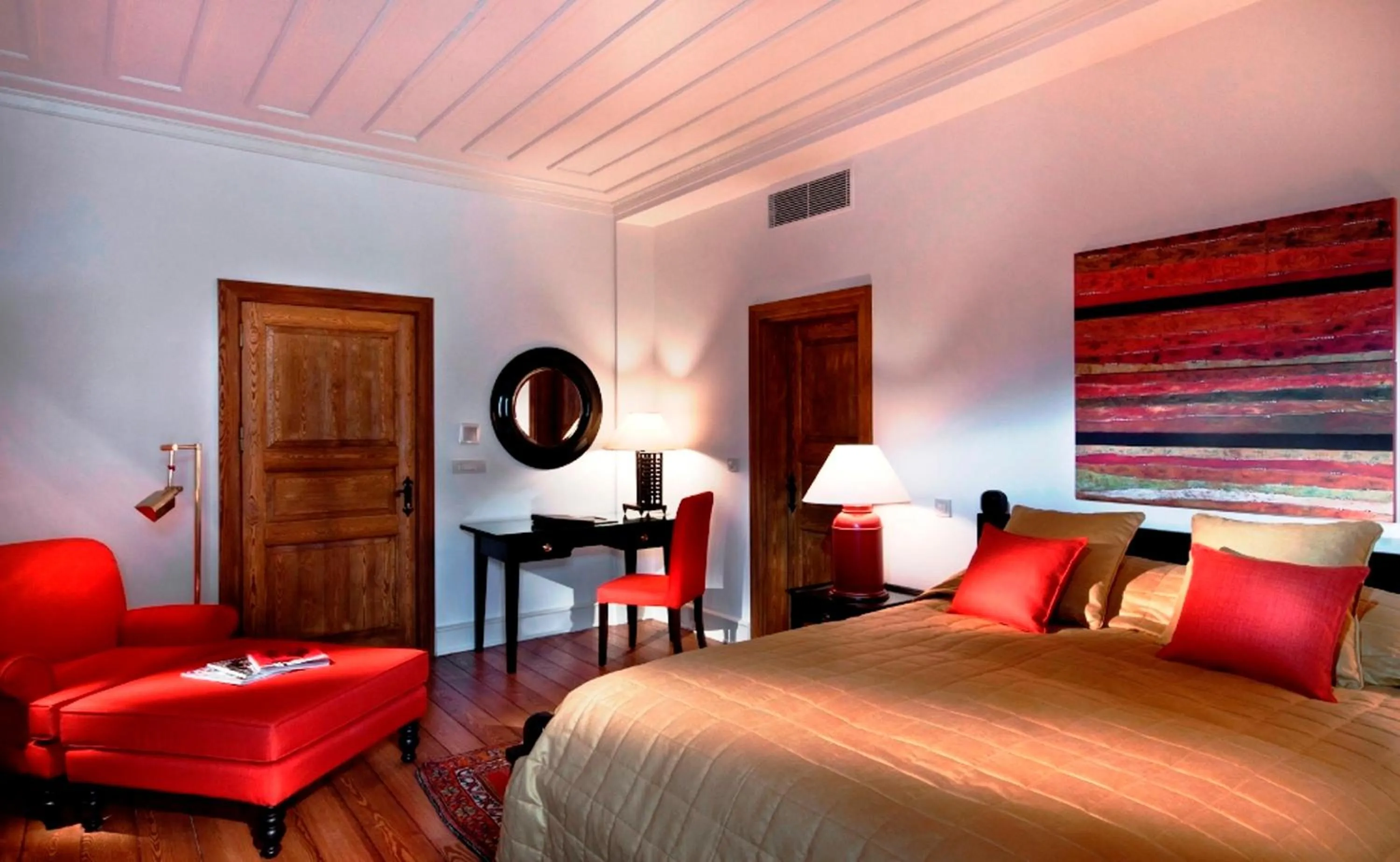 Photo of the whole room, Bed in Divan Cukurhan