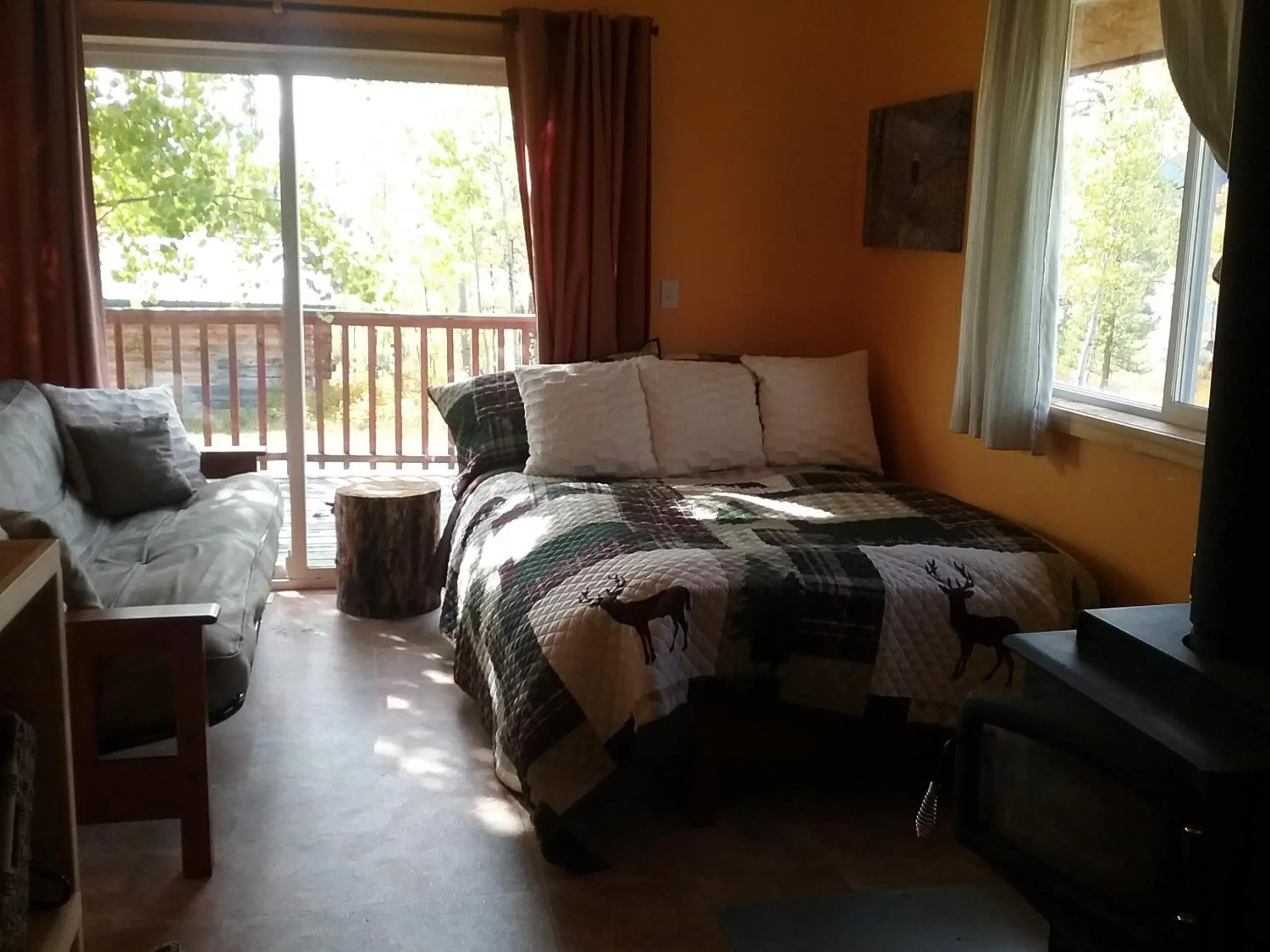 Living room, Bed in Eagle Bear Lodge