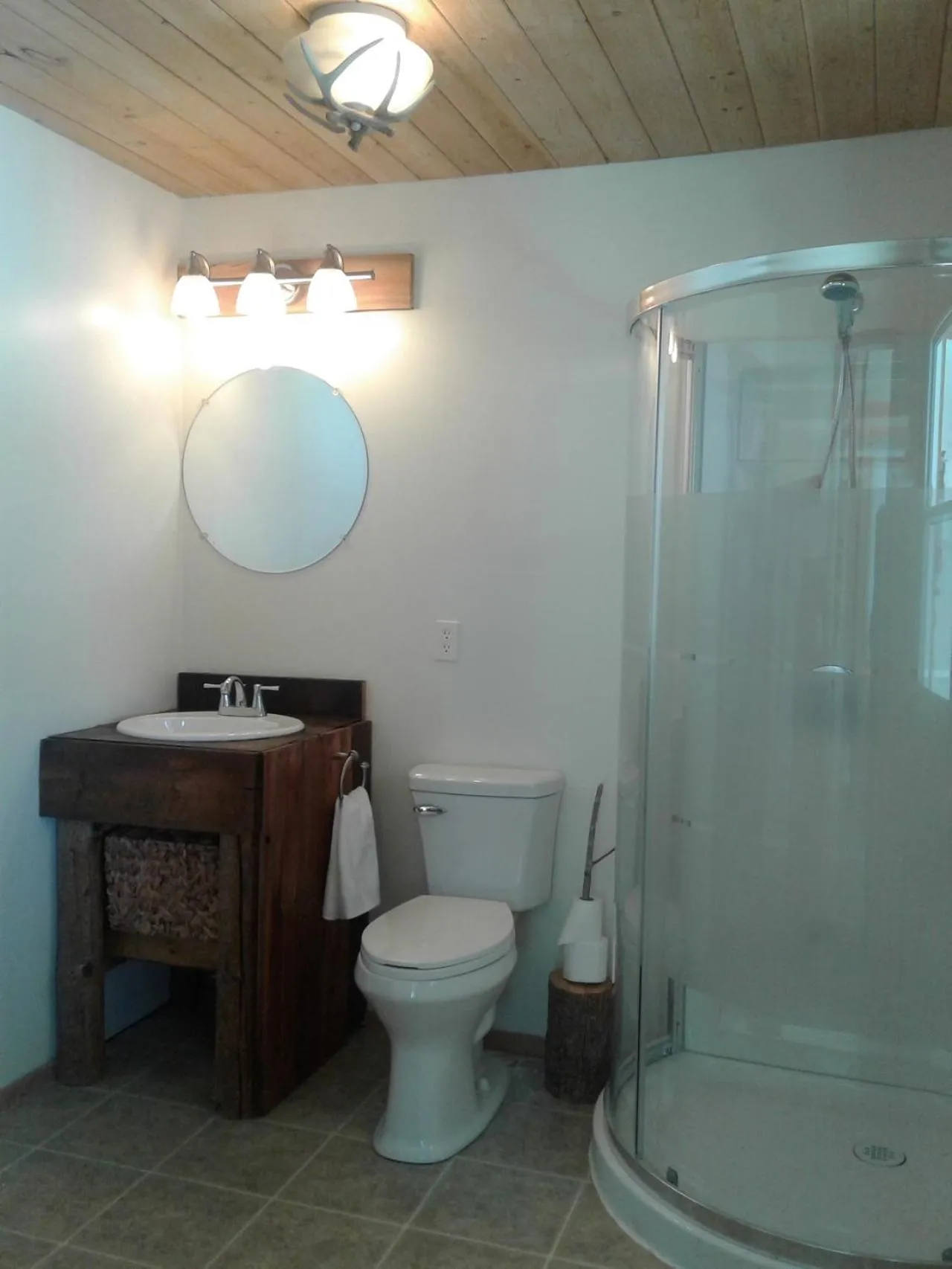 Bathroom in Eagle Bear Lodge