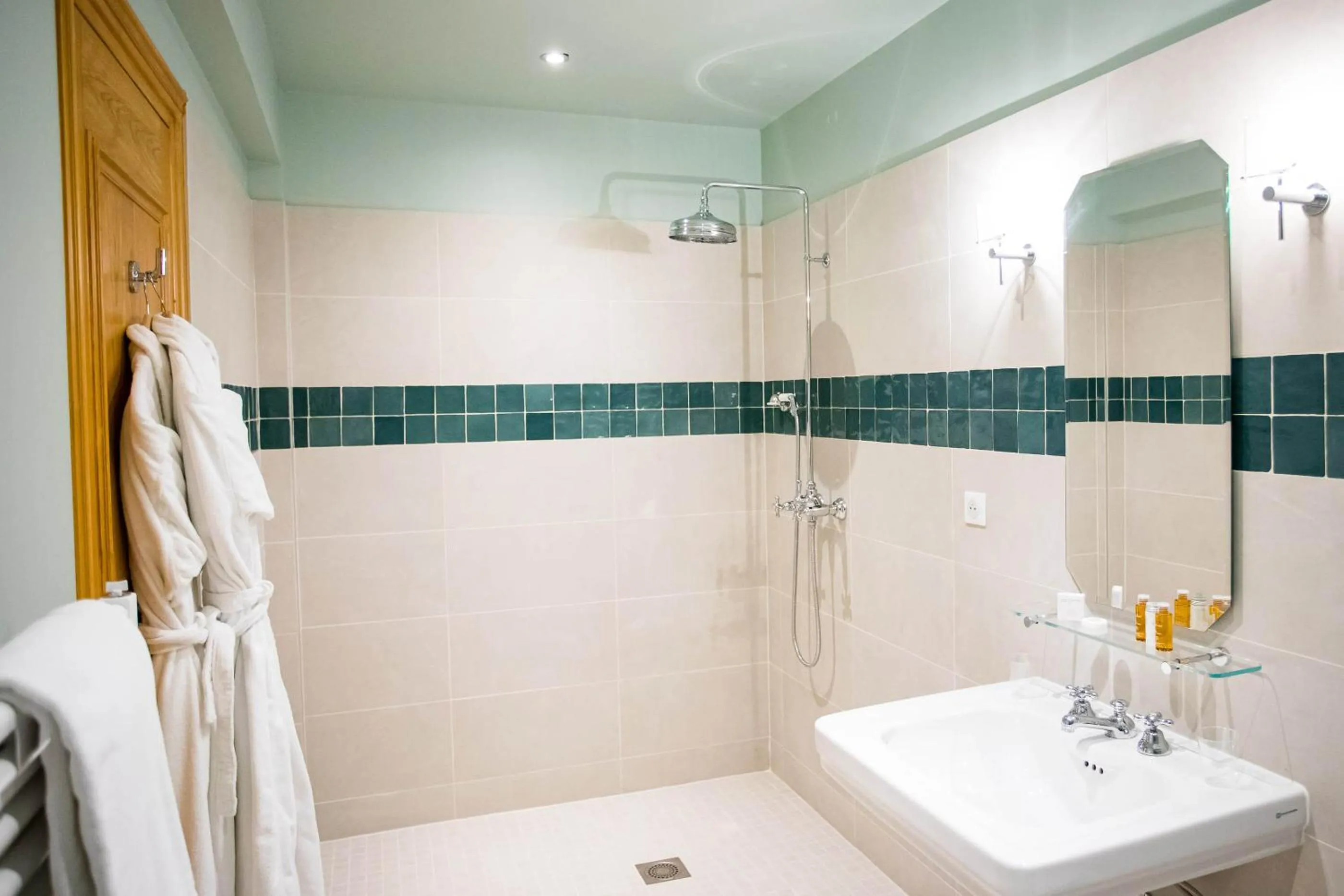 Bathroom in Domaine Du Roncemay - Hôtel, Restaurants, Spa & Golf