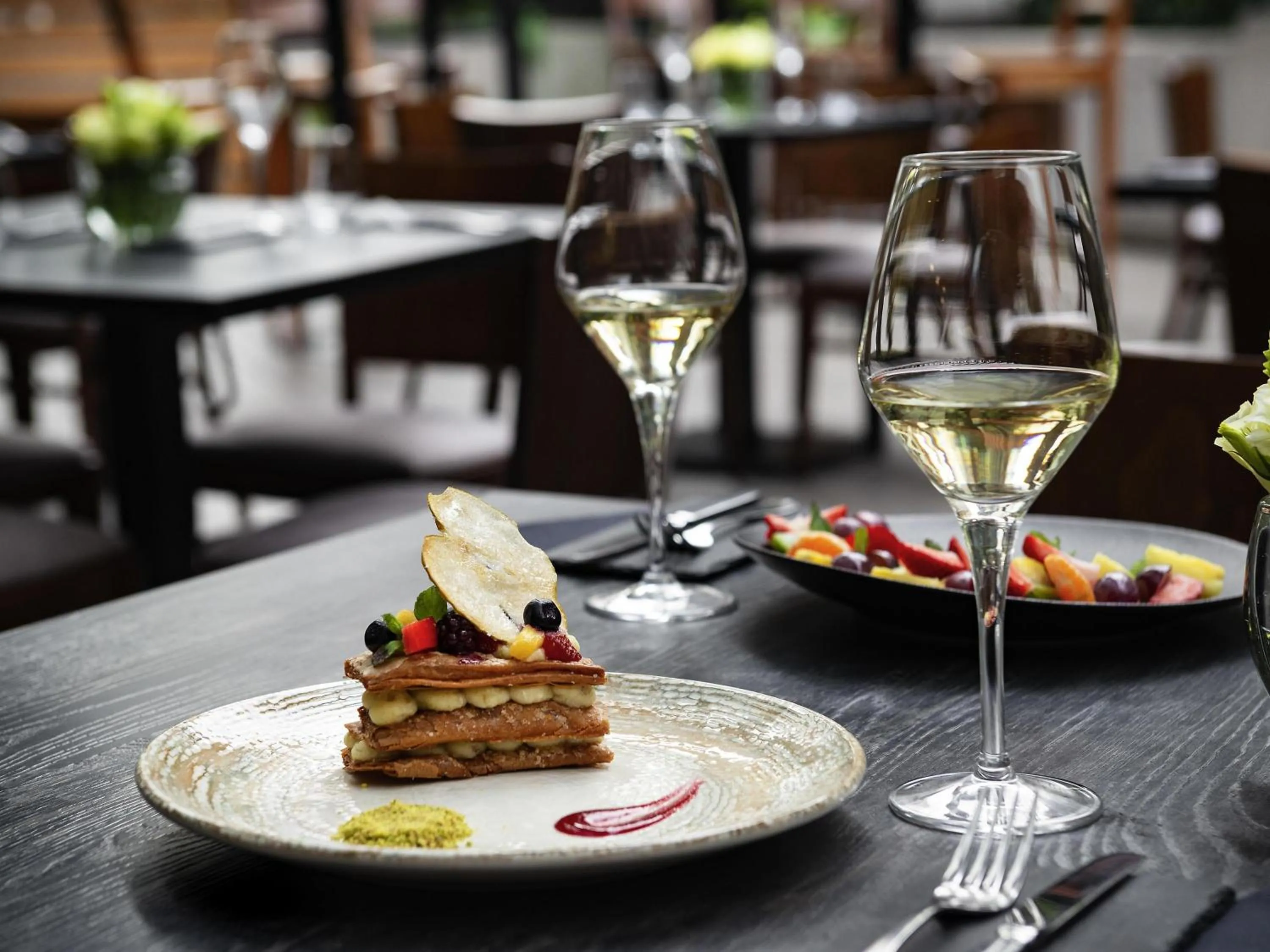 Restaurant/places to eat in Pullman Santiago El Bosque