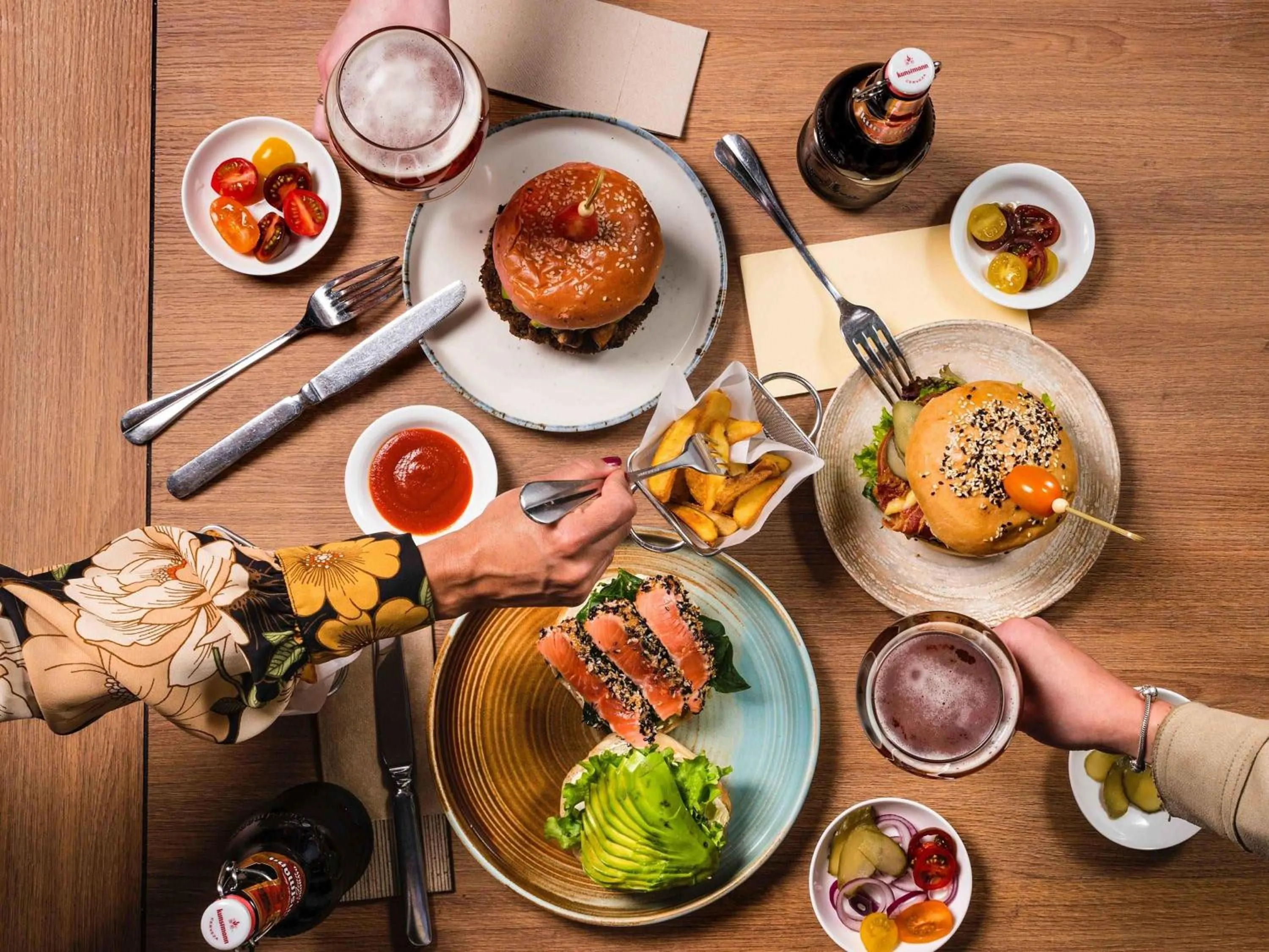 Restaurant/places to eat in Pullman Santiago El Bosque