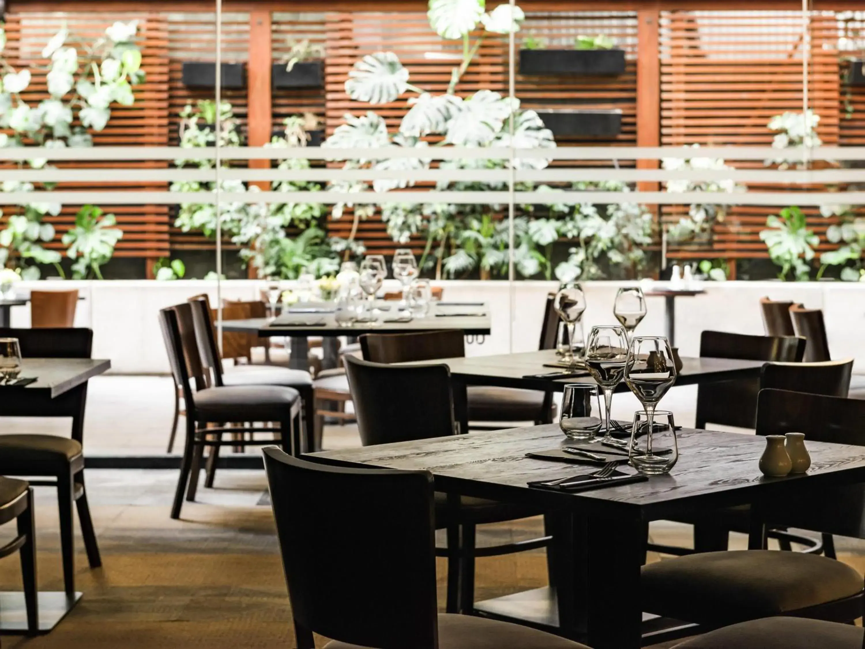 Restaurant/places to eat in Pullman Santiago El Bosque Restaurant/places to eat in Pullman Santiago El Bosque