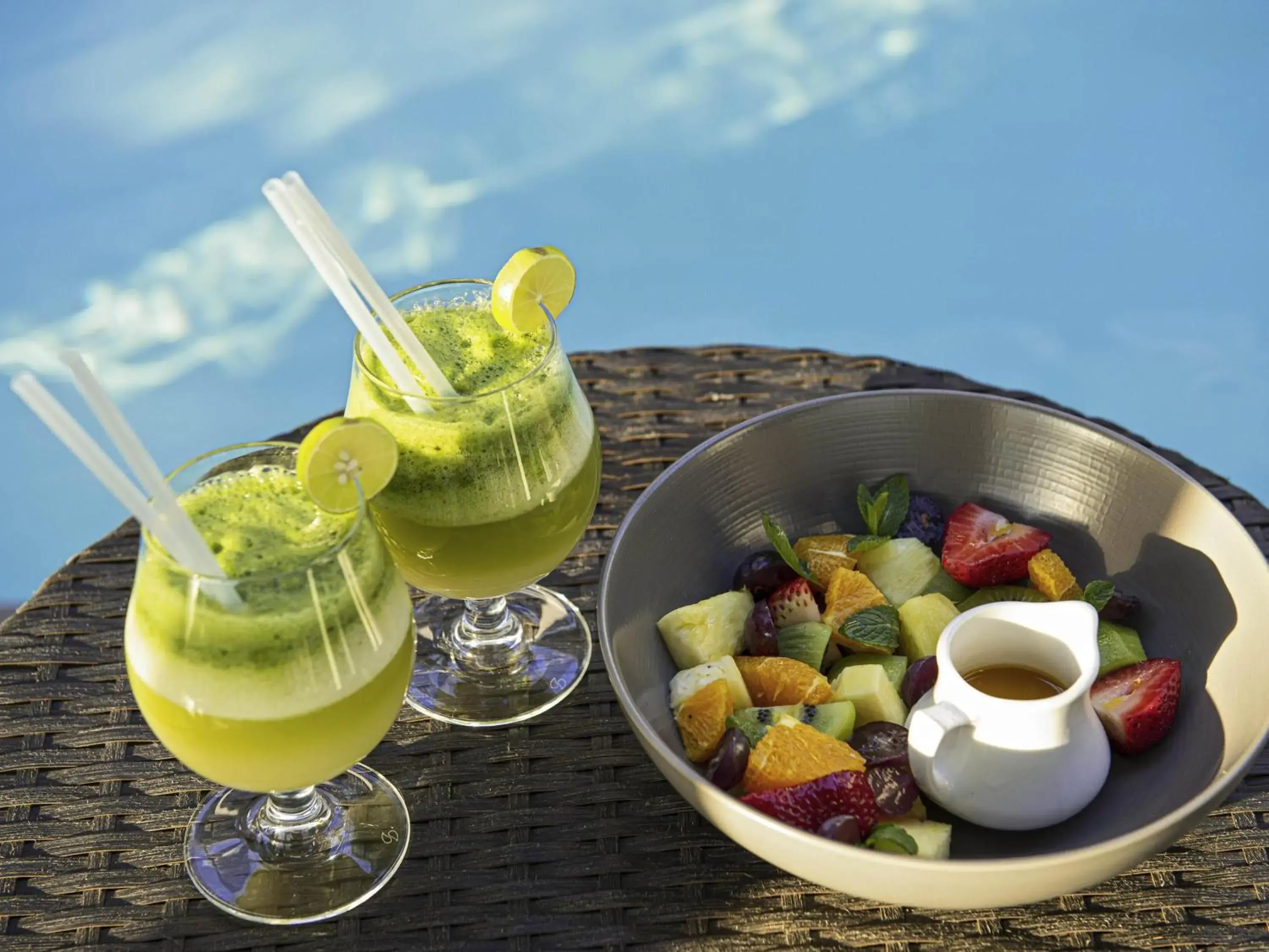 Pool view in Pullman Santiago El Bosque Pool view in Pullman Santiago El Bosque