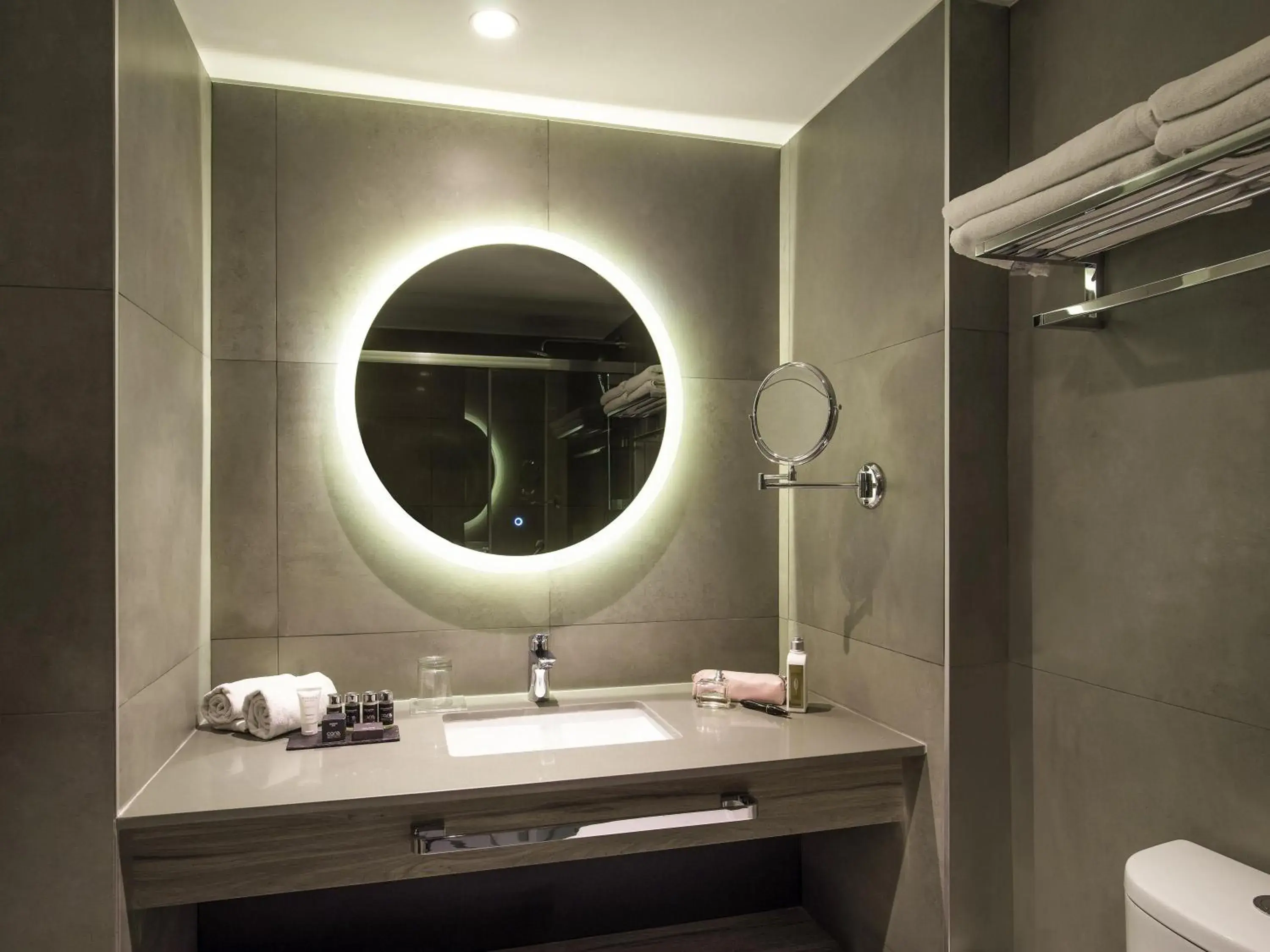 Bedroom in Pullman Santiago El Bosque Bedroom in Pullman Santiago El Bosque