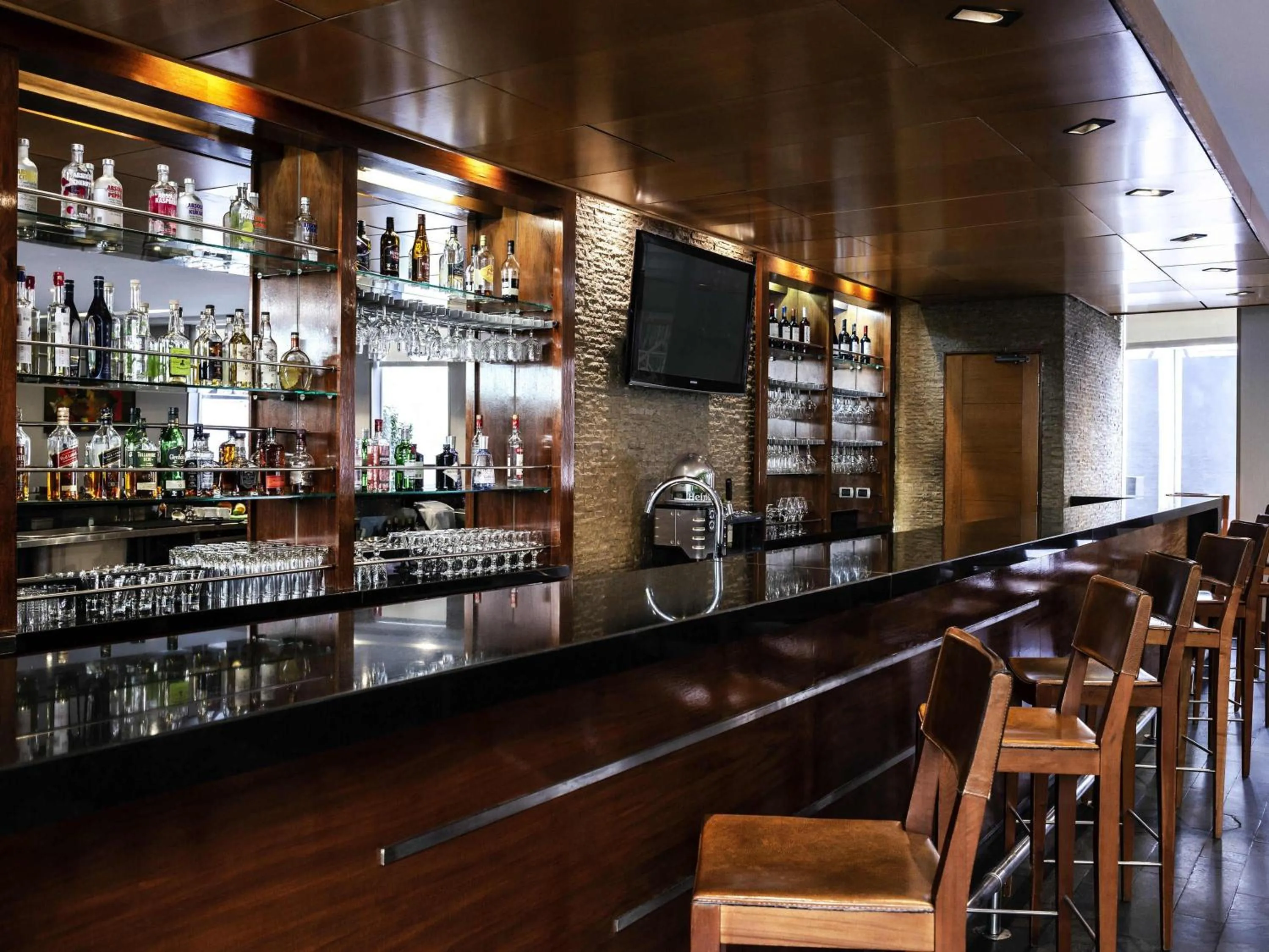 Restaurant/places to eat in Pullman Santiago El Bosque