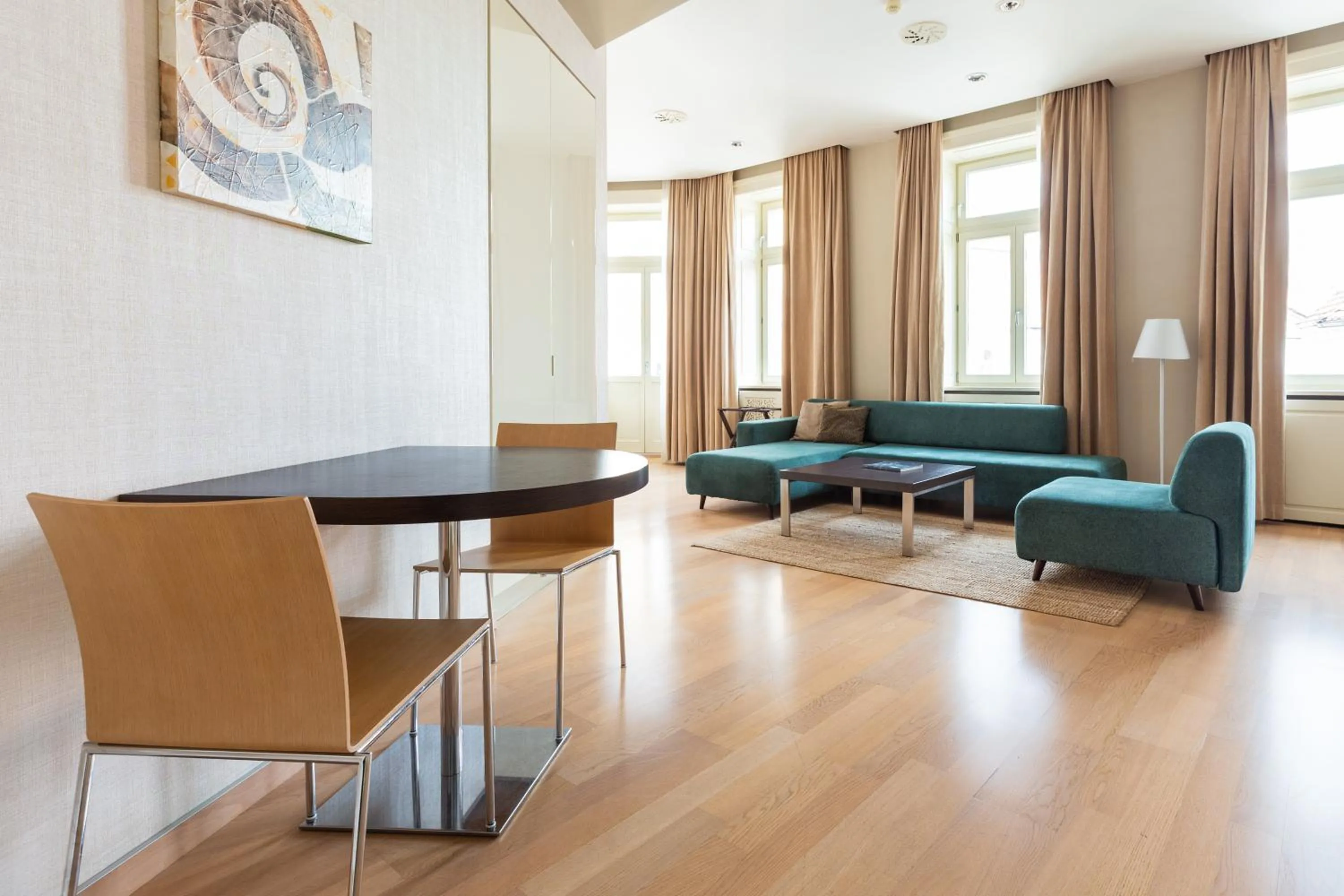 Seating area in Roset Hotel & Residence