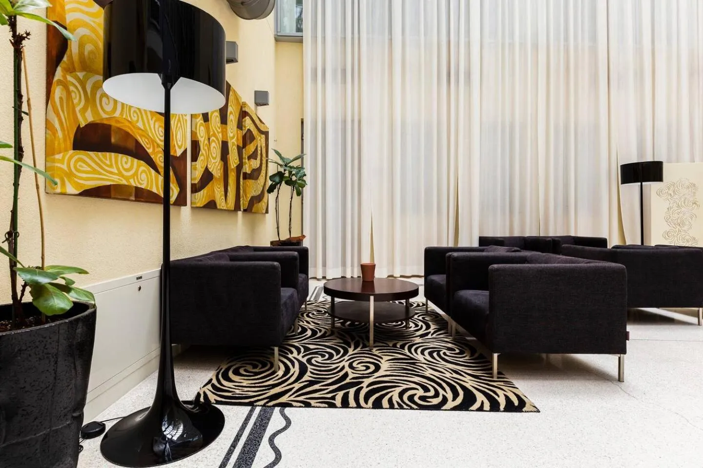 Inner courtyard view in Roset Hotel & Residence