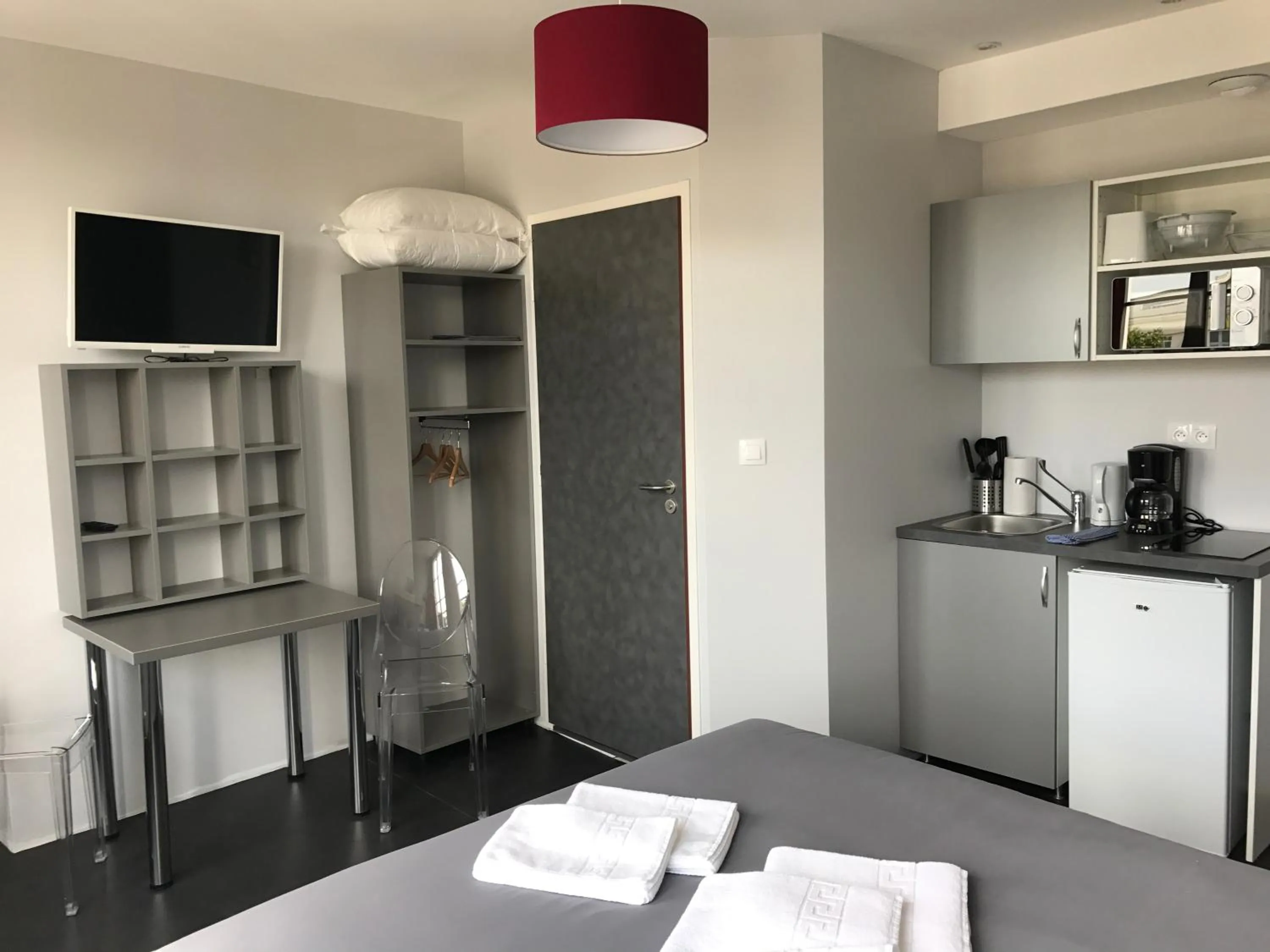 Bed in SmartAppart Troyes