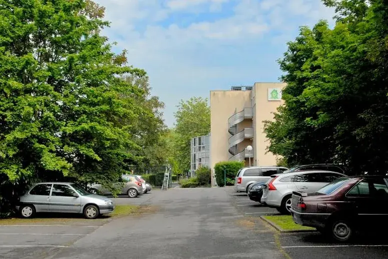 Parking, Property Building in Greenhotels Roissy Parc des Expositions