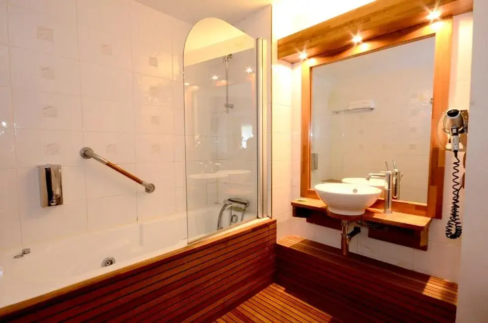 Bathroom in Greenhotels Roissy Parc des Expositions