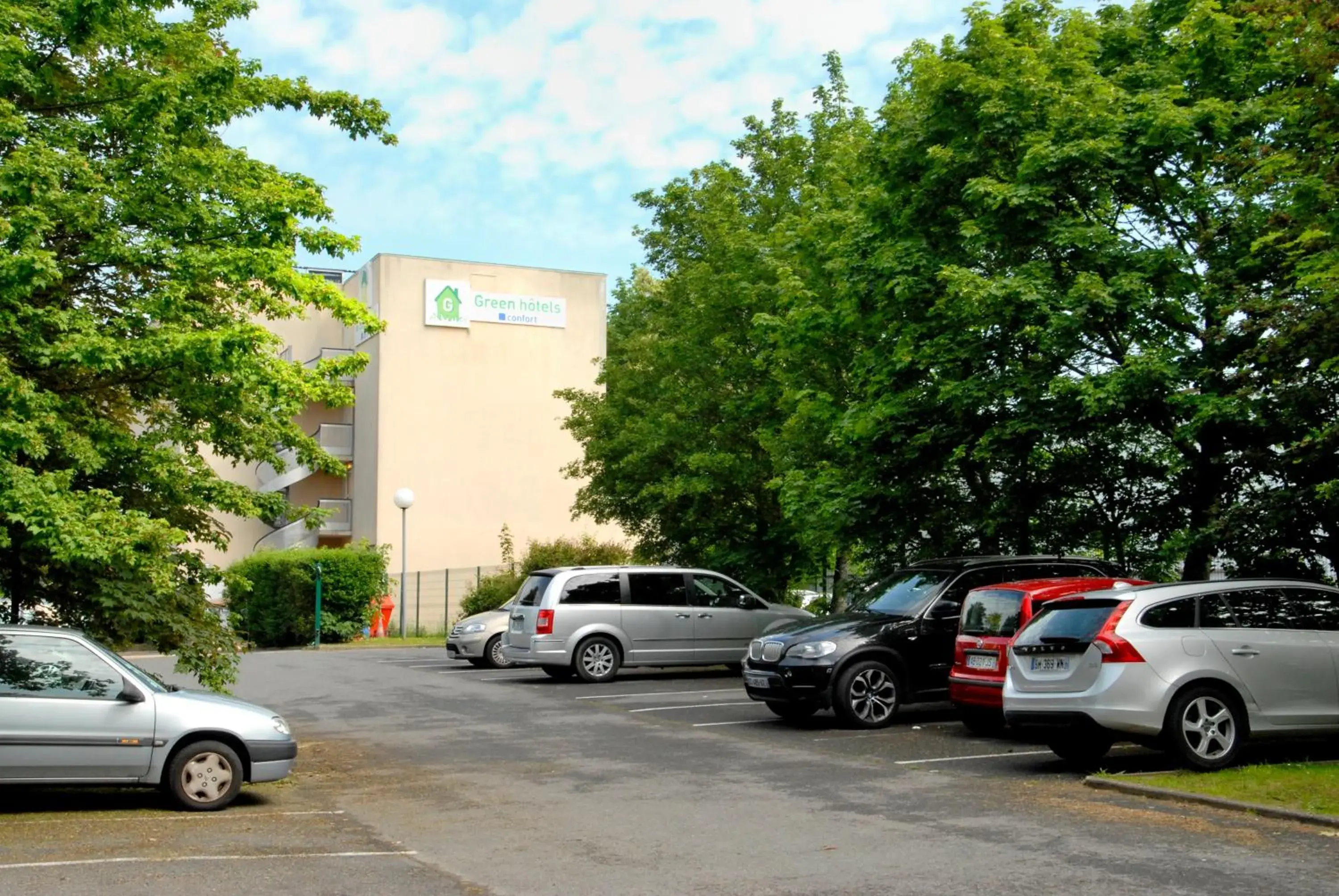 Facade/entrance, Property Building in Greenhotels Roissy Parc des Expositions
