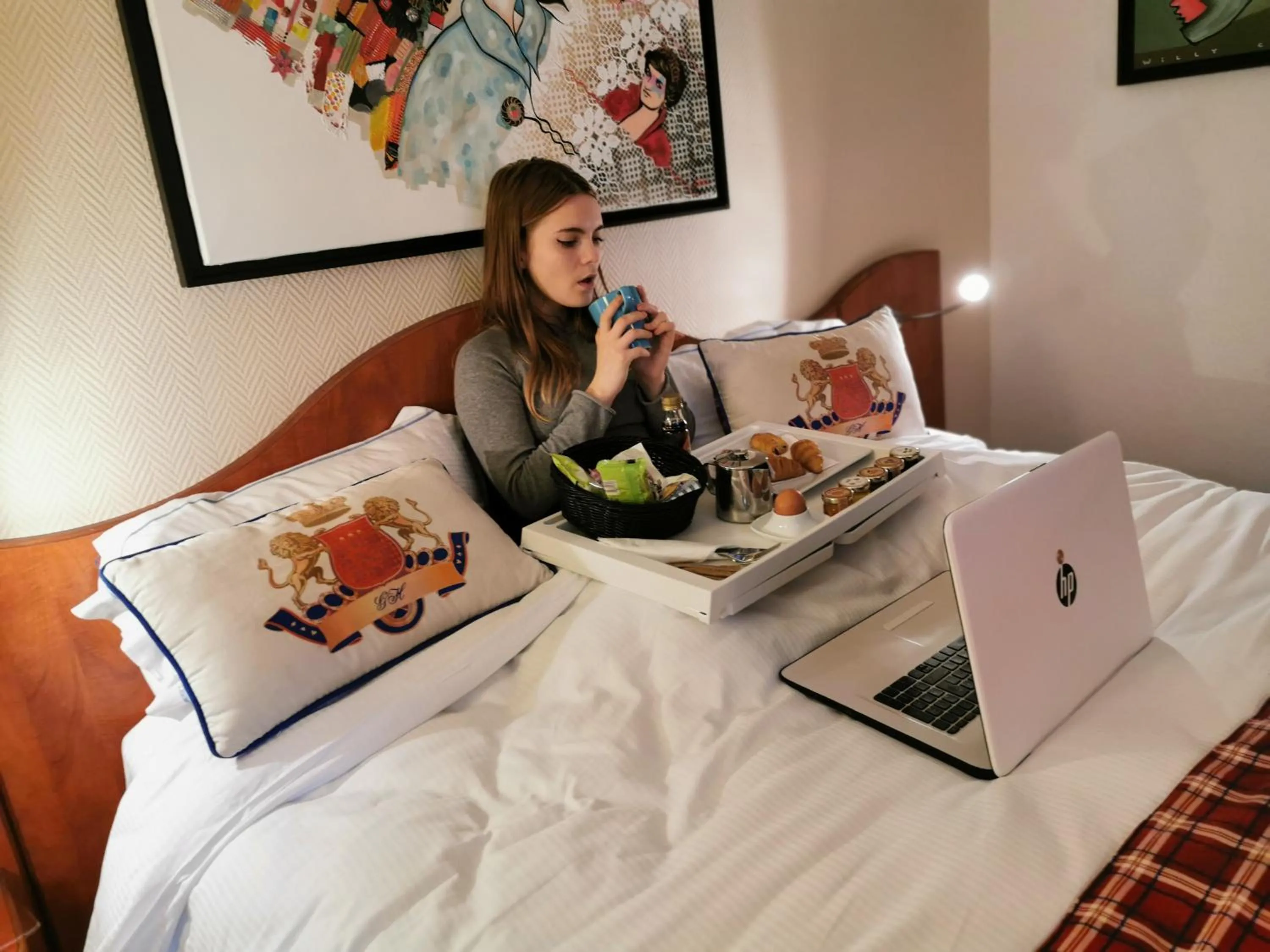 Decorative detail, Bed in Greenhotels Roissy Parc des Expositions