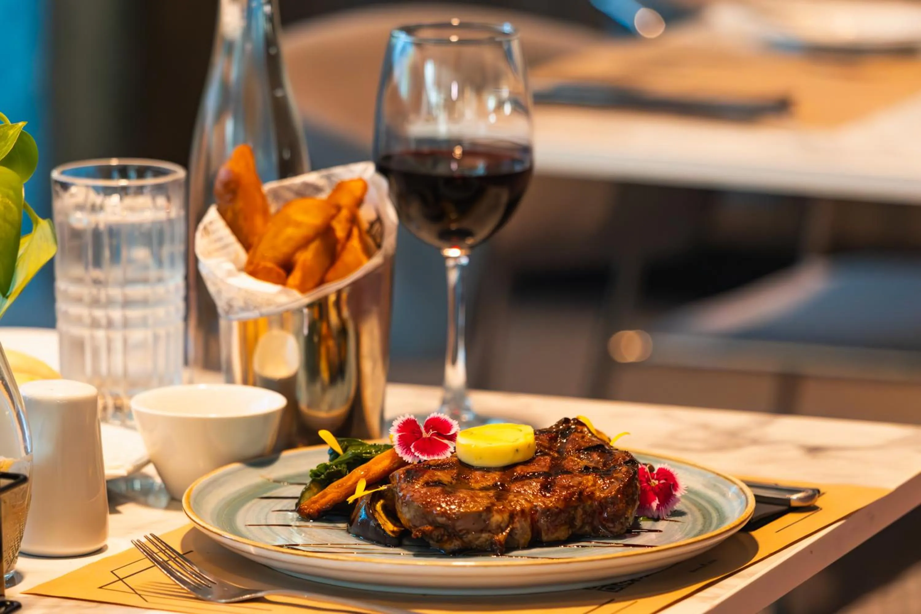 Restaurant/places to eat in Novotel Santiago Las Condes