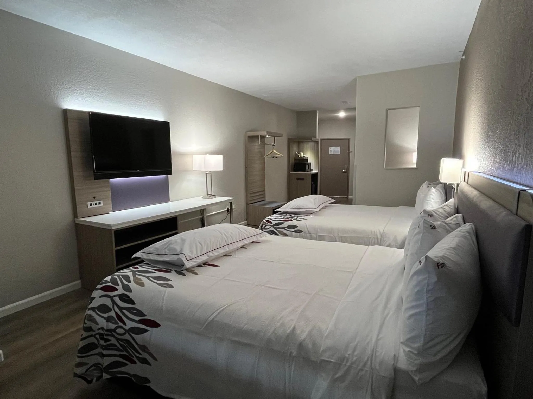 Bedroom, Bed in Quality Suites North IH 35