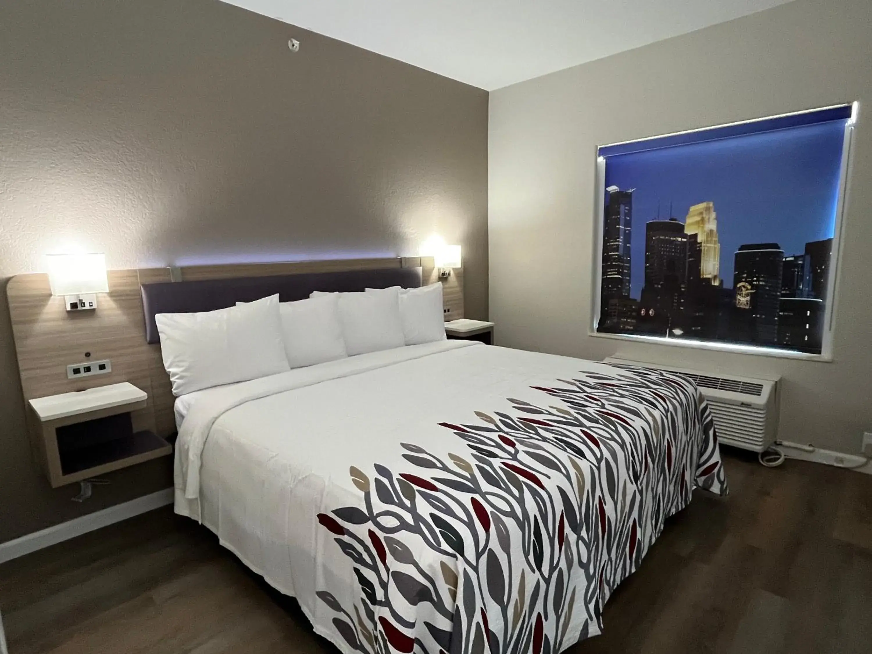 Deluxe King Room Smoke Free in Quality Suites North IH 35 Deluxe King Room Smoke Free in Quality Suites North IH 35