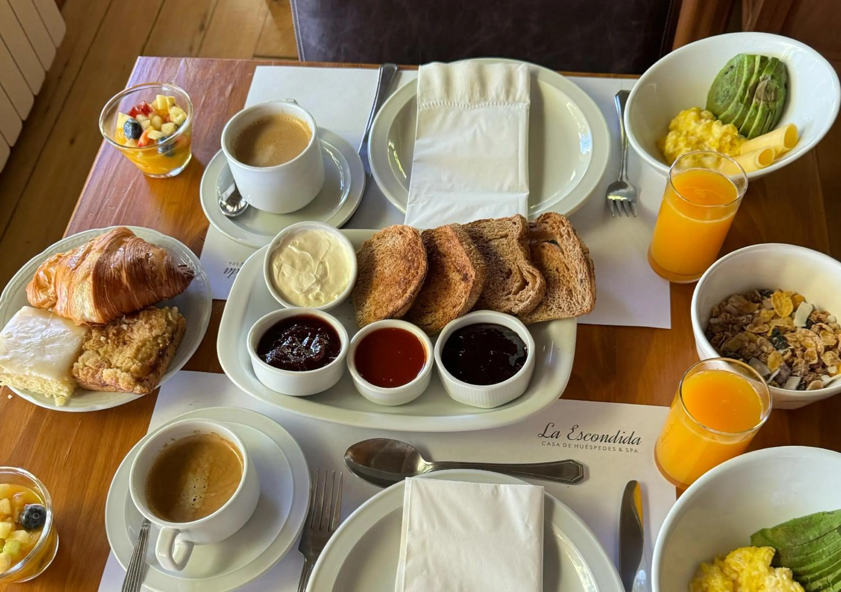 Breakfast in La Escondida Casa De Huespedes & Spa