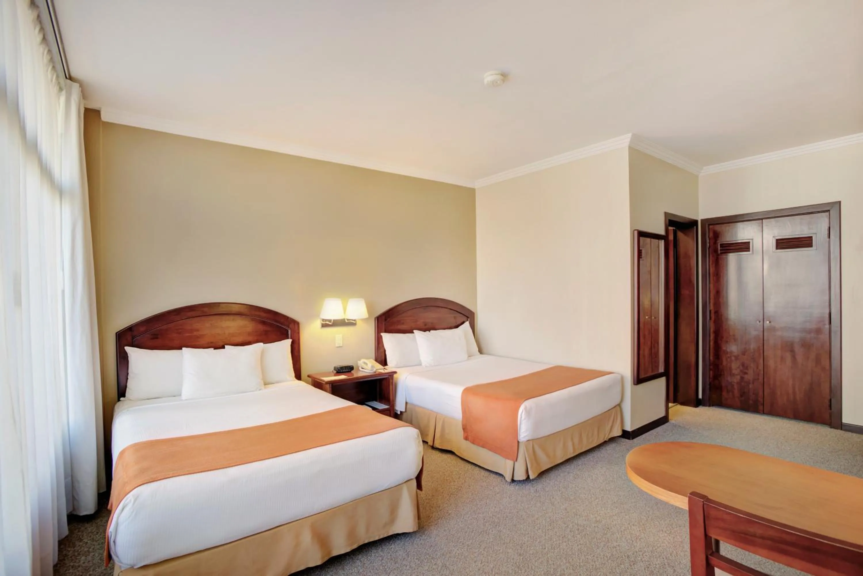 Bedroom, Bed in Hotel Quito