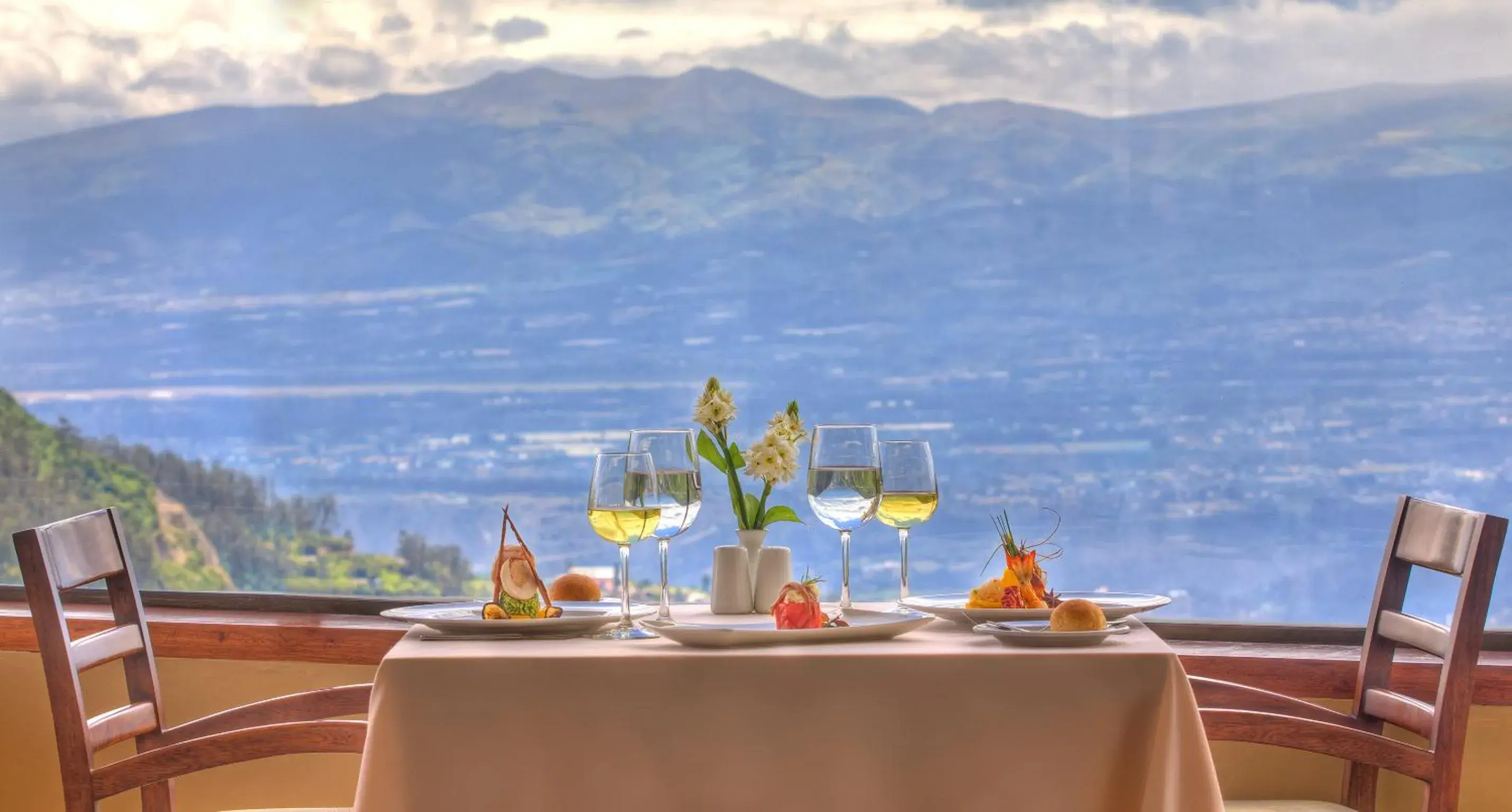 Restaurant/places to eat in Hotel Quito Restaurant/places to eat in Hotel Quito