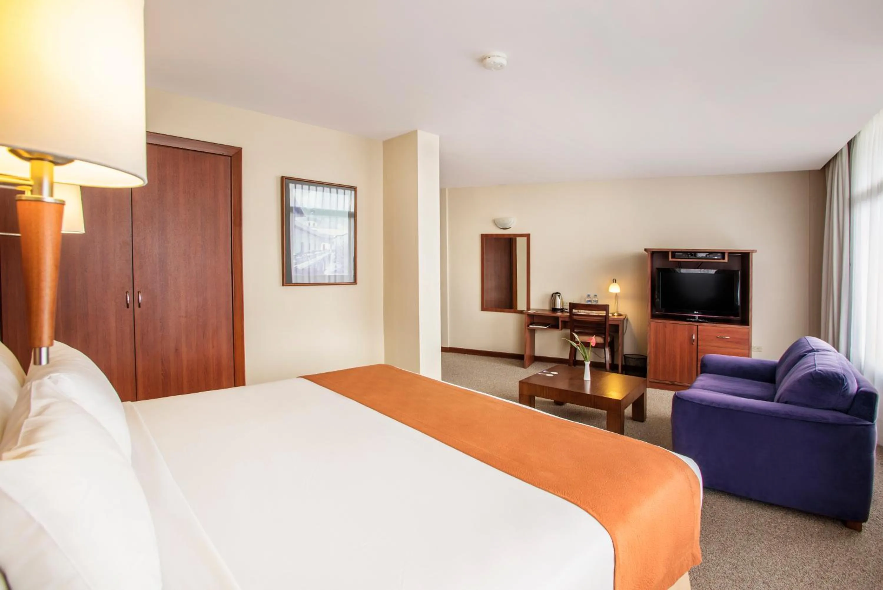 Bedroom, Bed in Hotel Quito