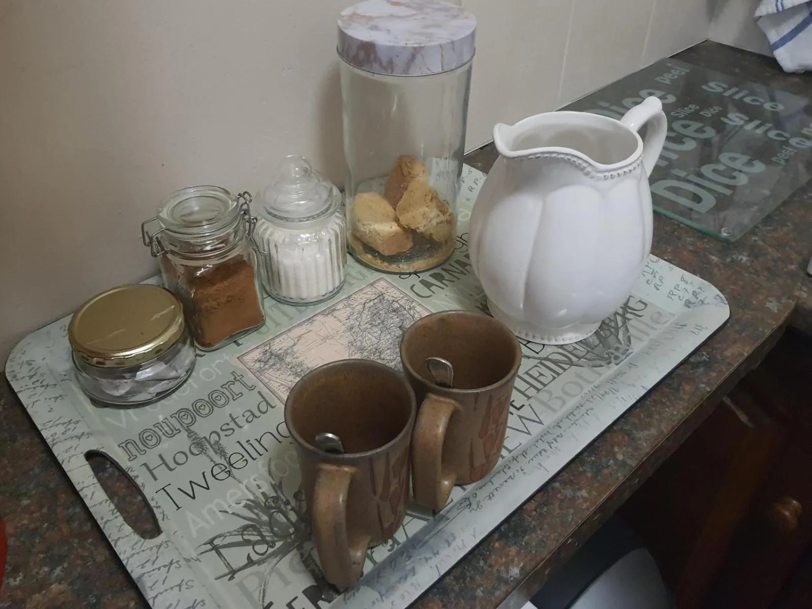Coffee/tea facilities in Gemsbok Cottage